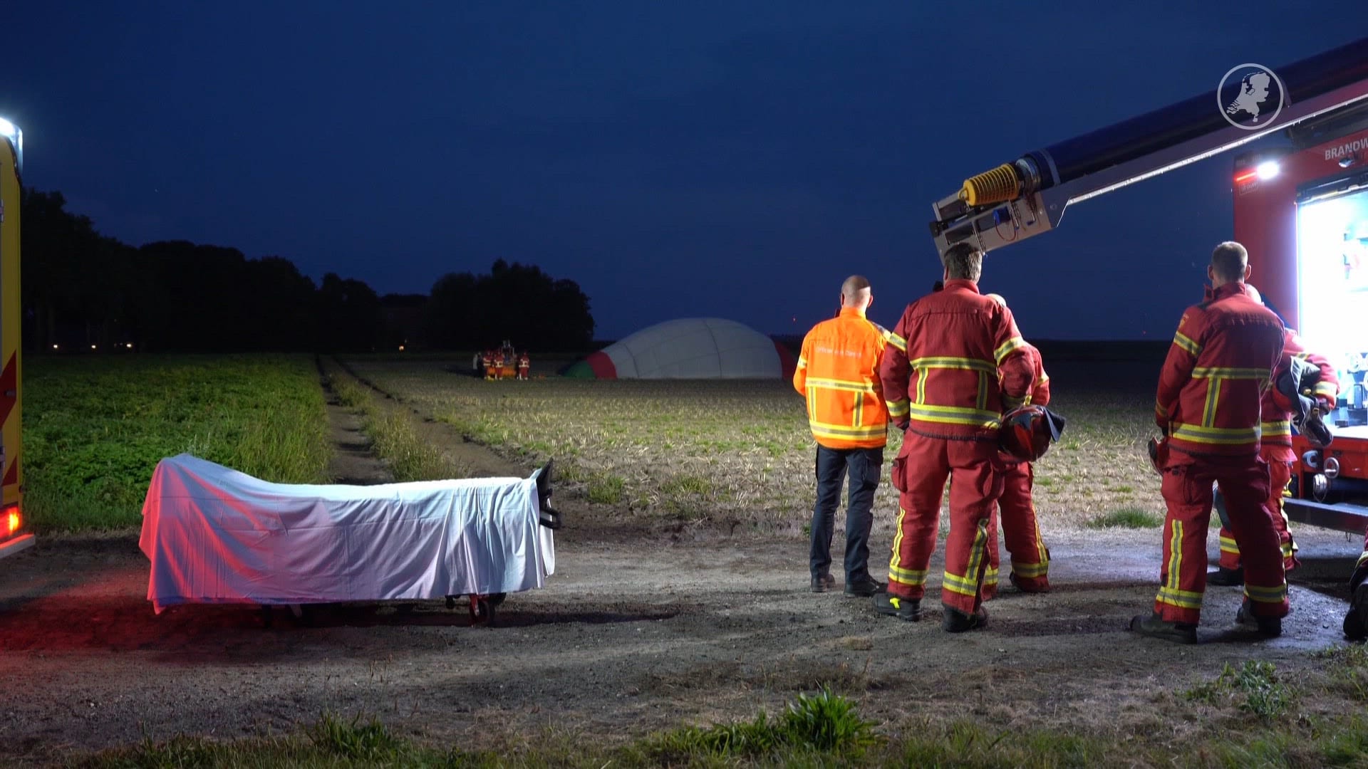 Luchtballon komt hard neer in Veendam: hulpdiensten massaal ter plaatse