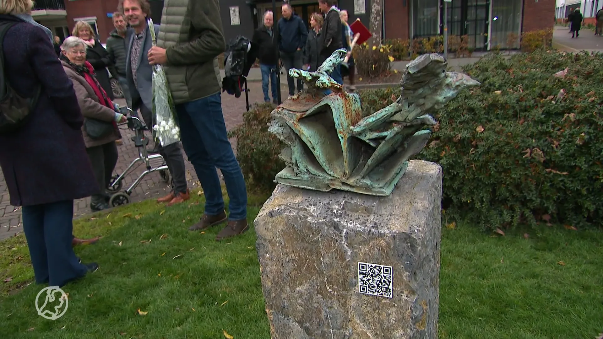 Schagen onthult Tanja Groenplein met monument voor Peter R. de Vries