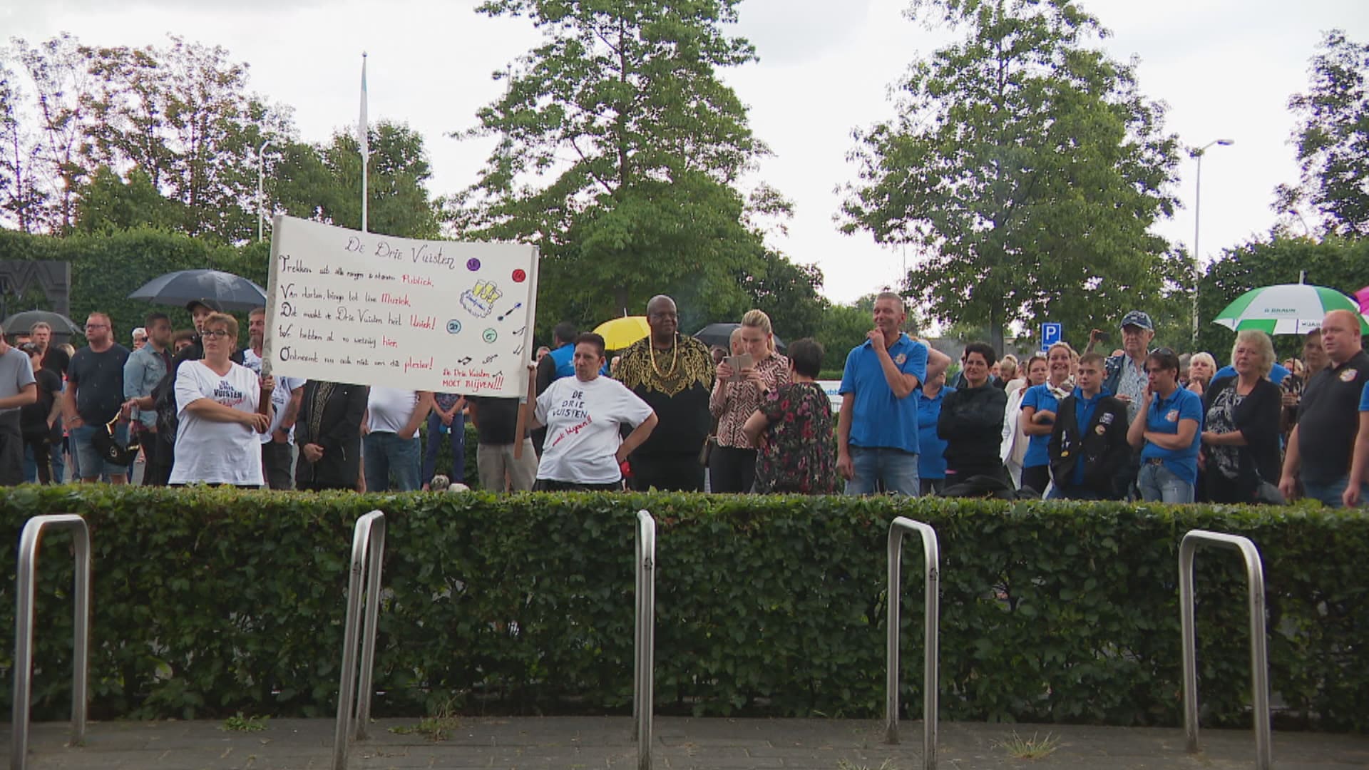 Bewoners willen illegaal Feestpaleis de Drie Vuisten behouden en komen in actie: 'Het is cultuur'