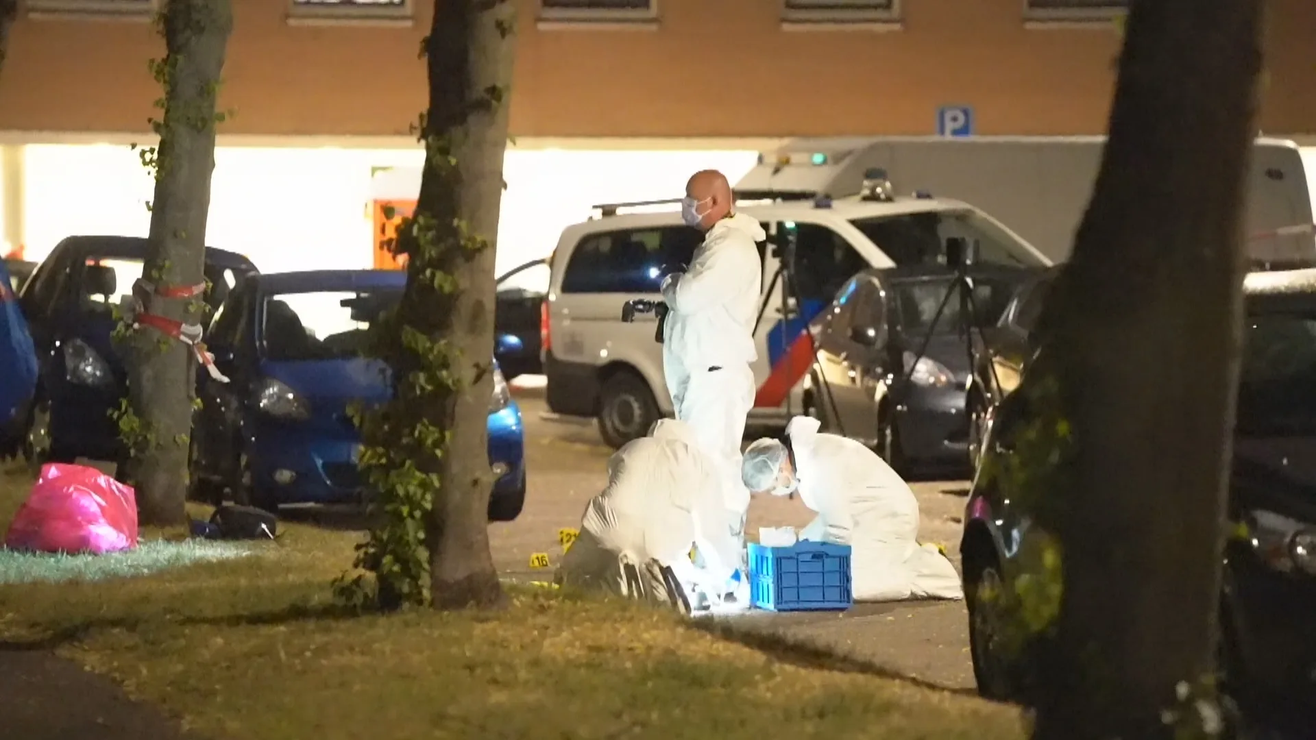 58-jarige man doodgeschoten in Rotterdam, uitgebrande auto gevonden