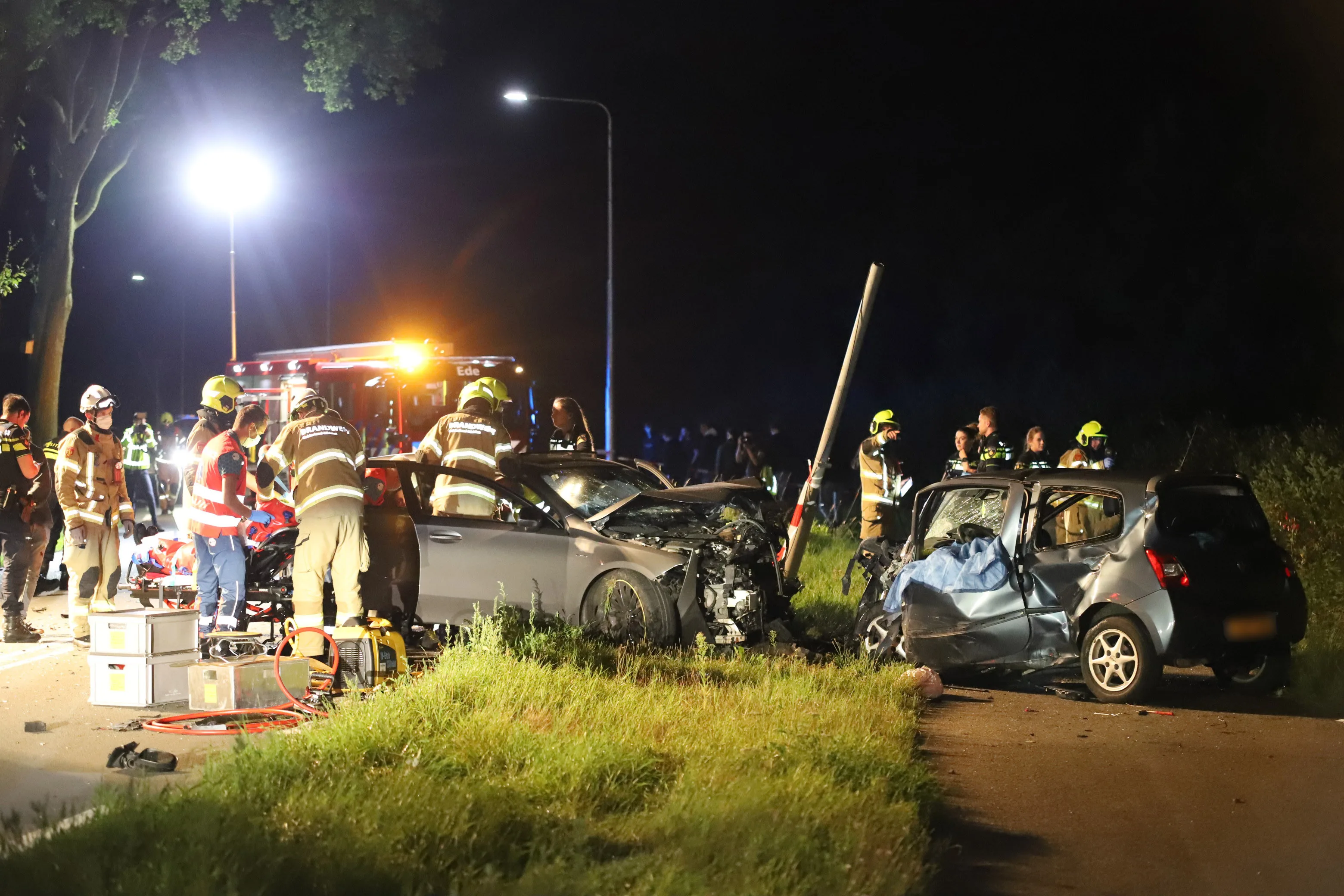 Dode en meerdere gewonden bij frontale botsing in Ede