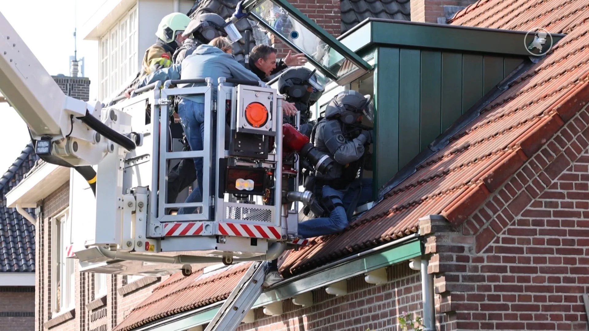Man met onbegrepen gedrag zorgt voor gevaar in woning Drachten, vrouw gered