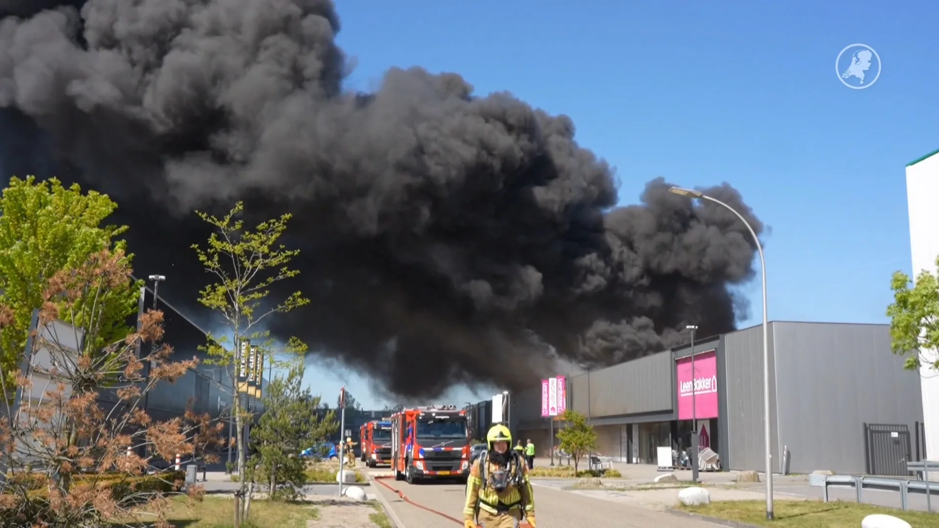 Zes panden beschadigd bij brand op woonboulevard Waalwijk