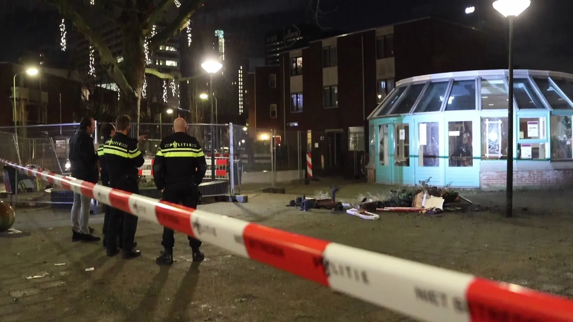 'Jongeren proberen brand te stichten bij wijkcentrum Bezuidenhout-West, brandbom en benzinebom gebruikt'