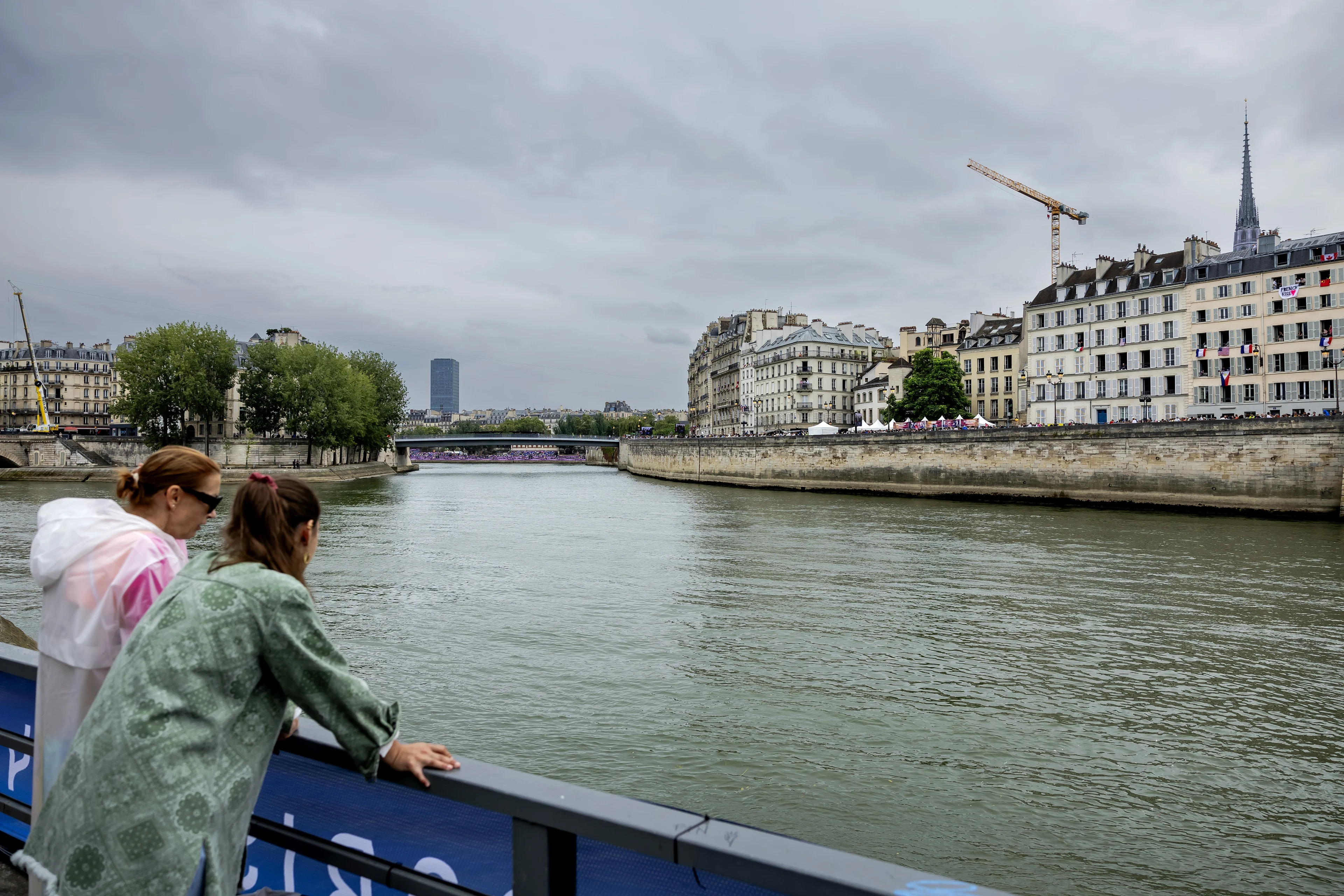 Triatlon in de Seine gaat door, waterkwaliteit is in orde