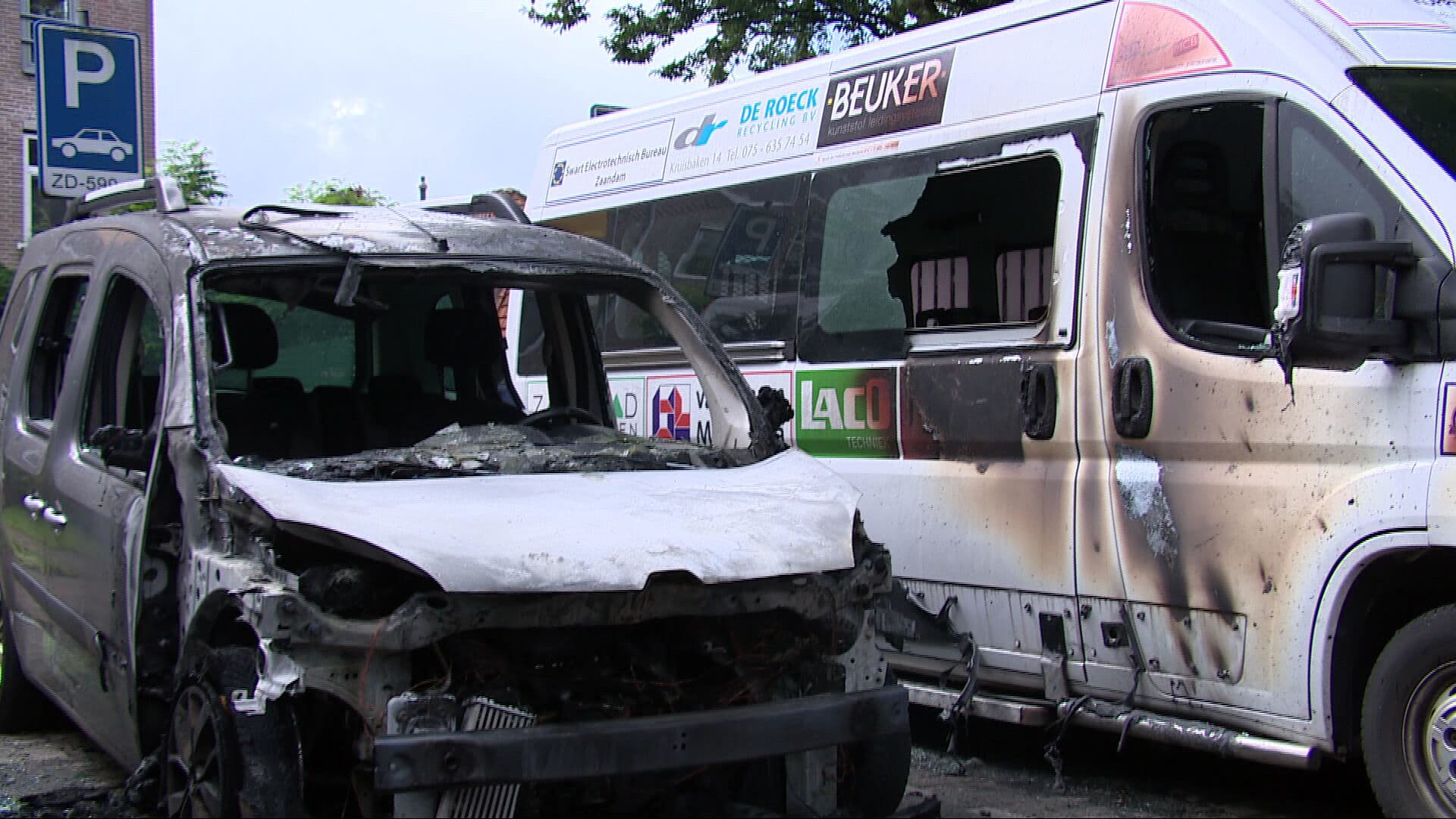 Opnieuw in zak en as om afgebrande invalidenbus Zaandam