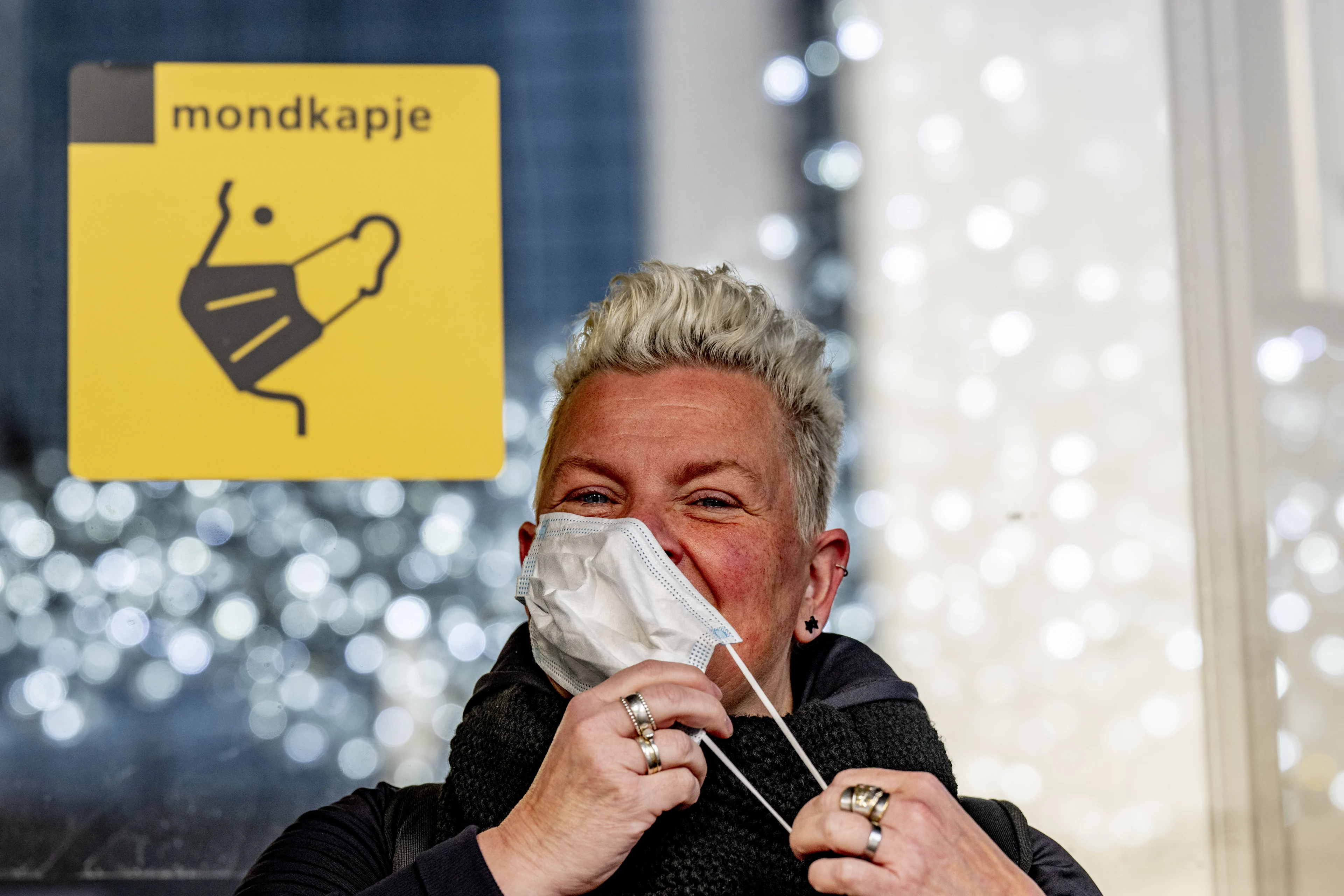 Kabinet wil samenleving zo lang mogelijk open houden bij nieuwe coronagolf