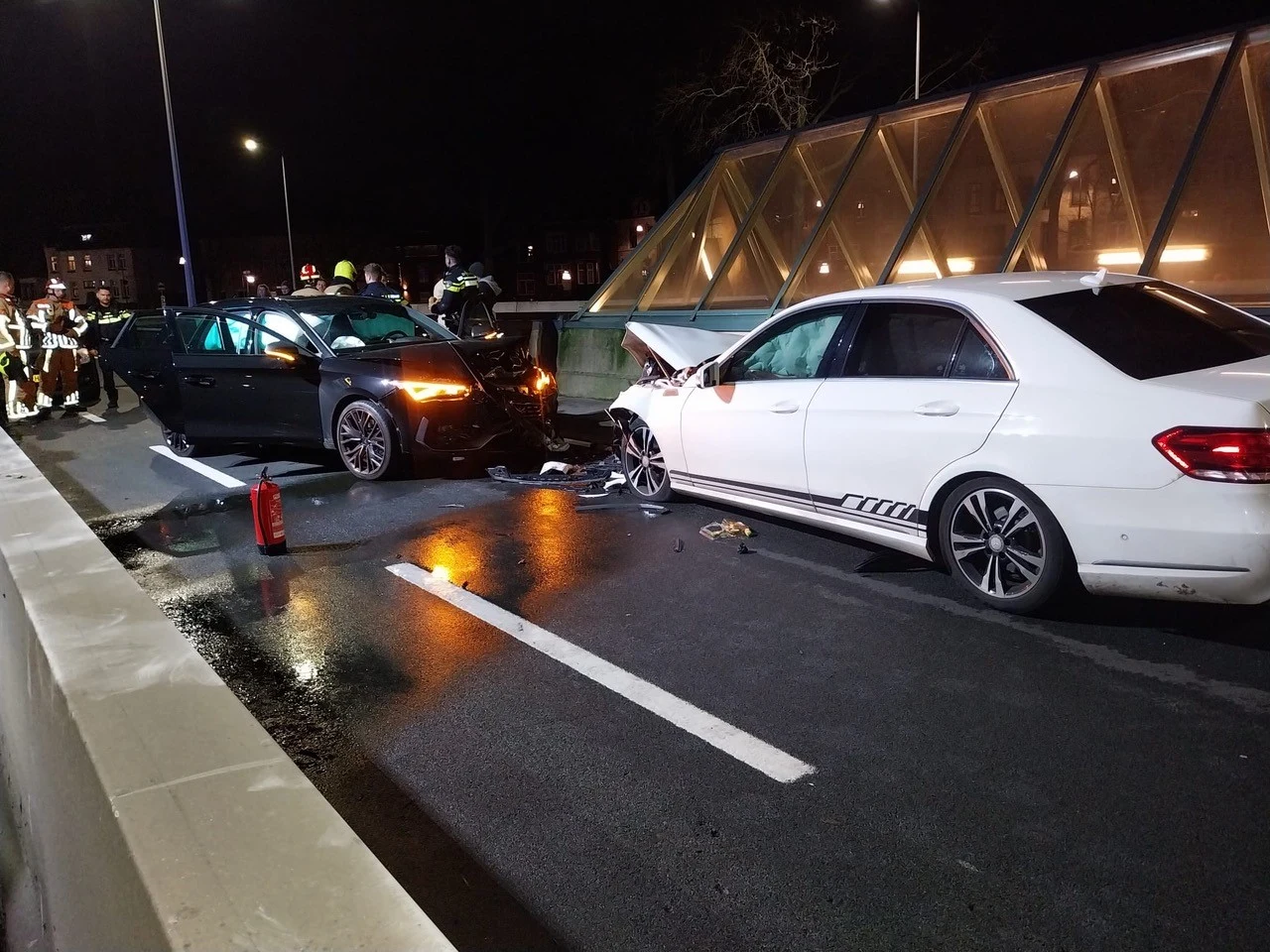 9 gewonden waaronder baby en kinderen bij frontale botsing Roermond