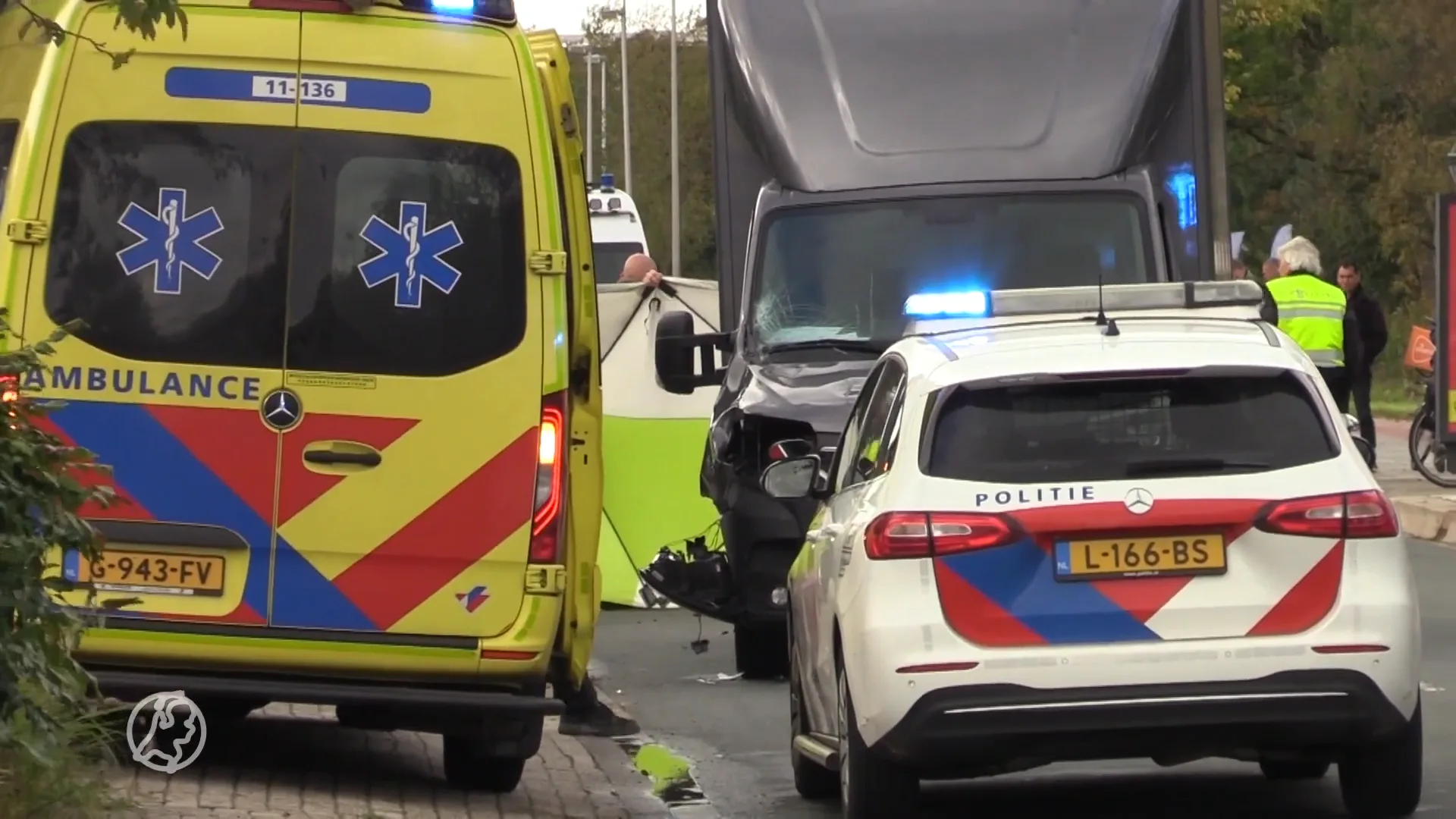 Zware aanrijding met bakwagen kost jongen (14) het leven