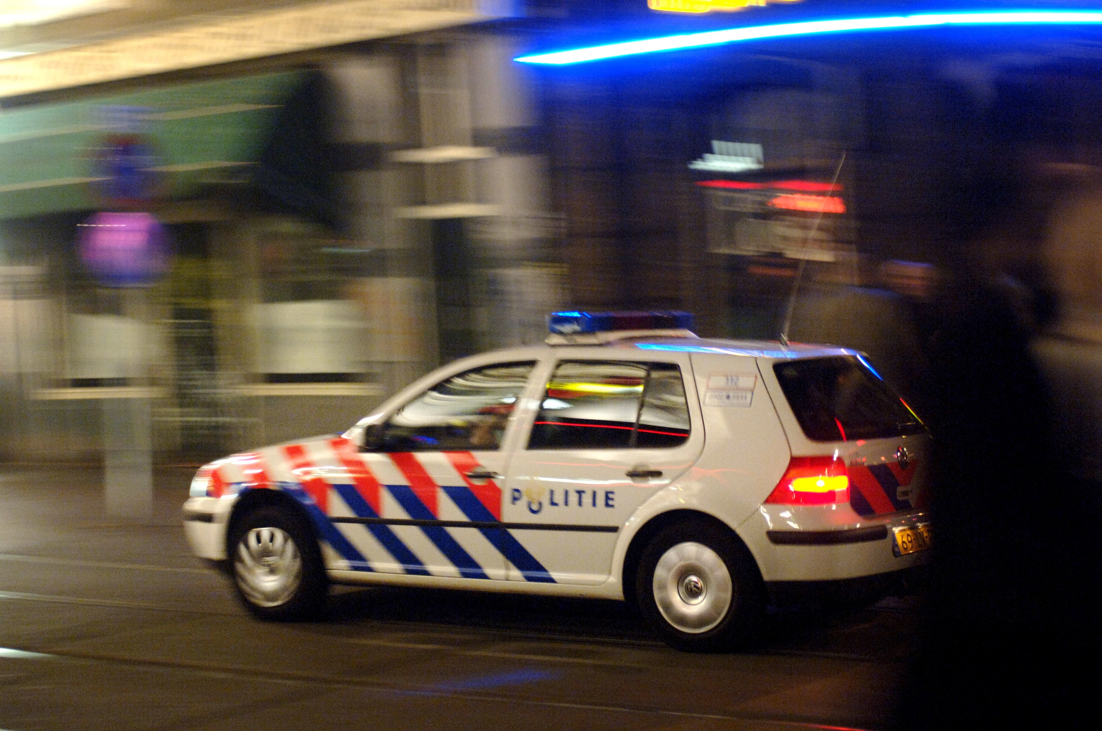 Verdachte van zware mishandeling in Roosendaal bespuugt en bedreigt agenten