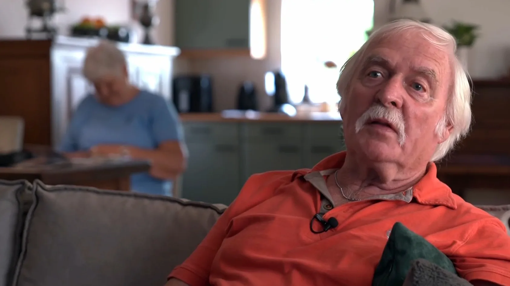 Opa Thymen Arensman kijkt apetrots de Tour