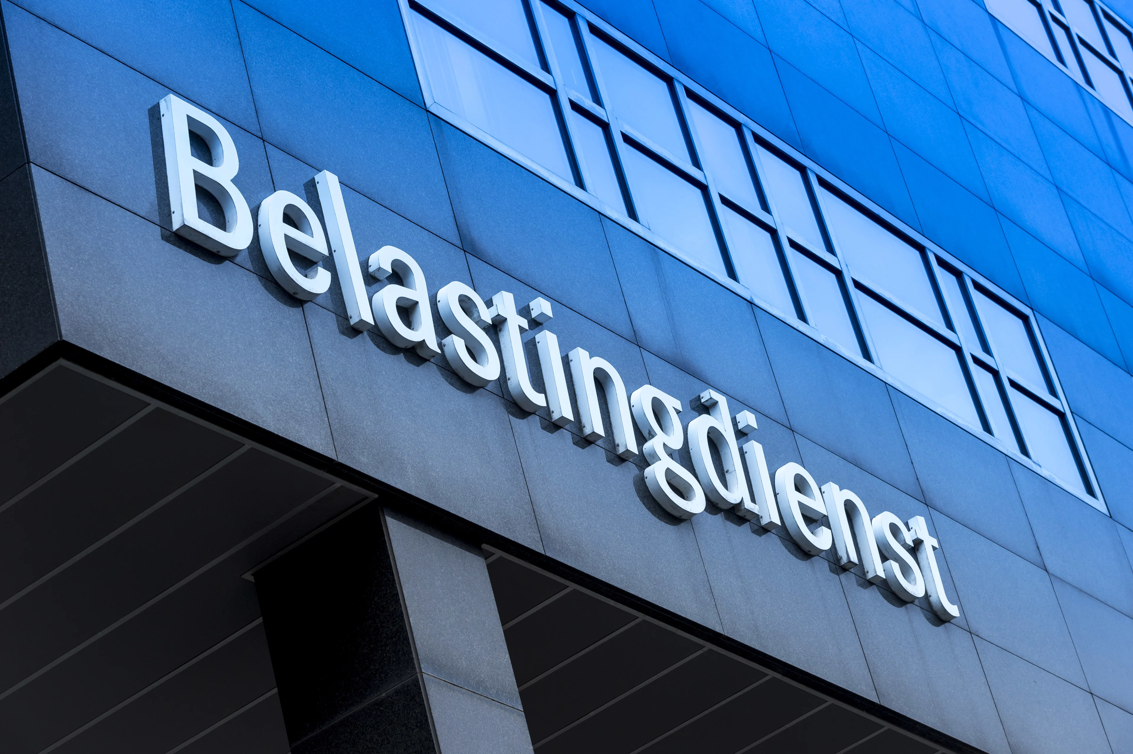 Ministerie doet aangifte tegen Belastingdienst om toeslagenaffaire