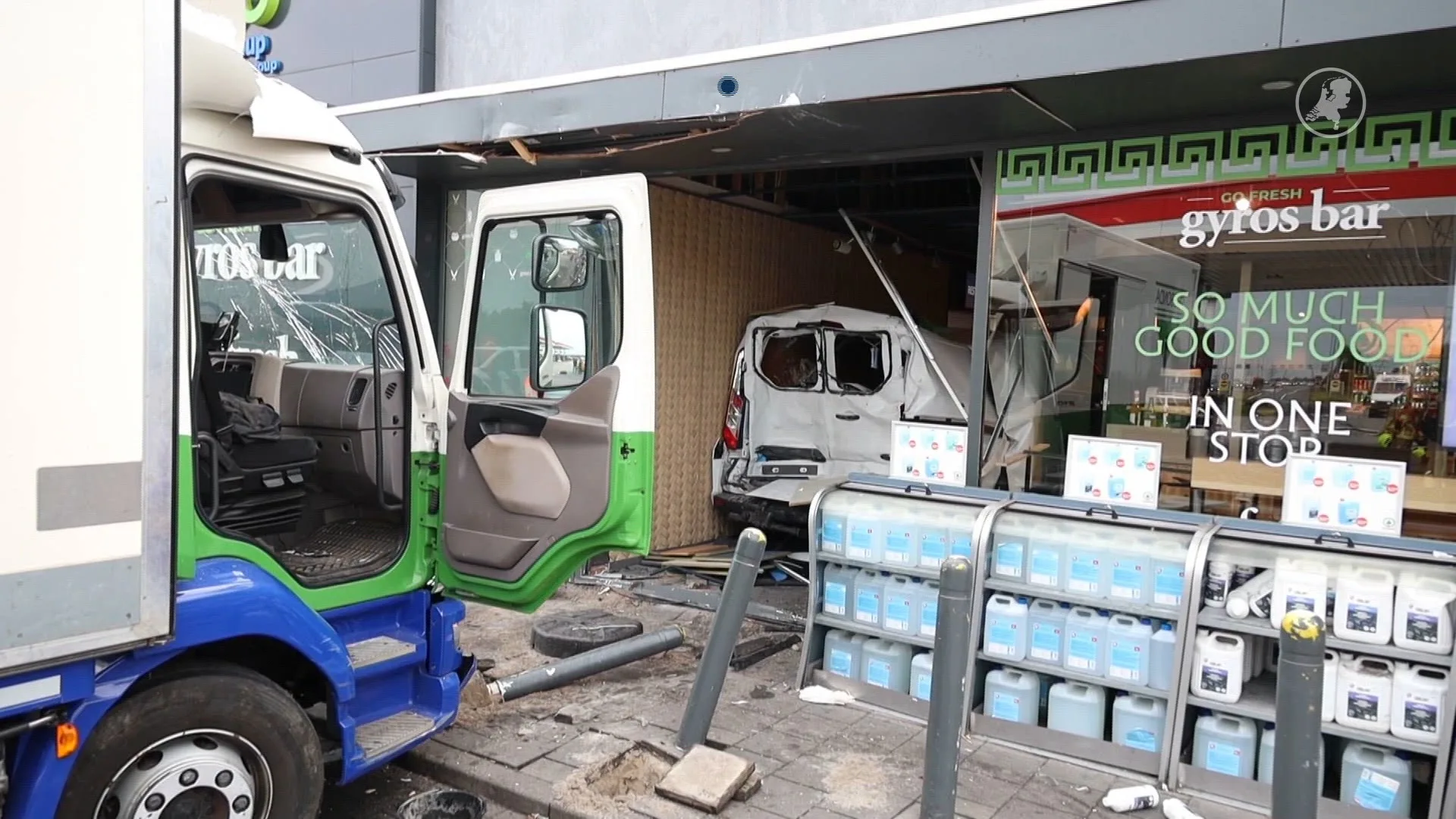 Onwel geworden chauffeur veroorzaakt chaos bij tankstation langs A1