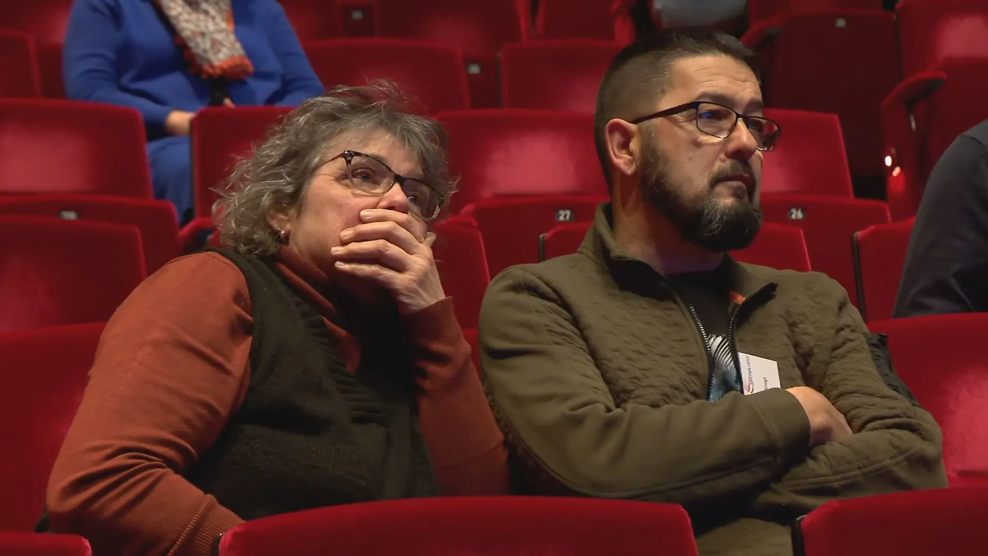 Ouders shorttracker Sjinkie Knegt zien diskwalificatie met ingehouden adem gebeuren