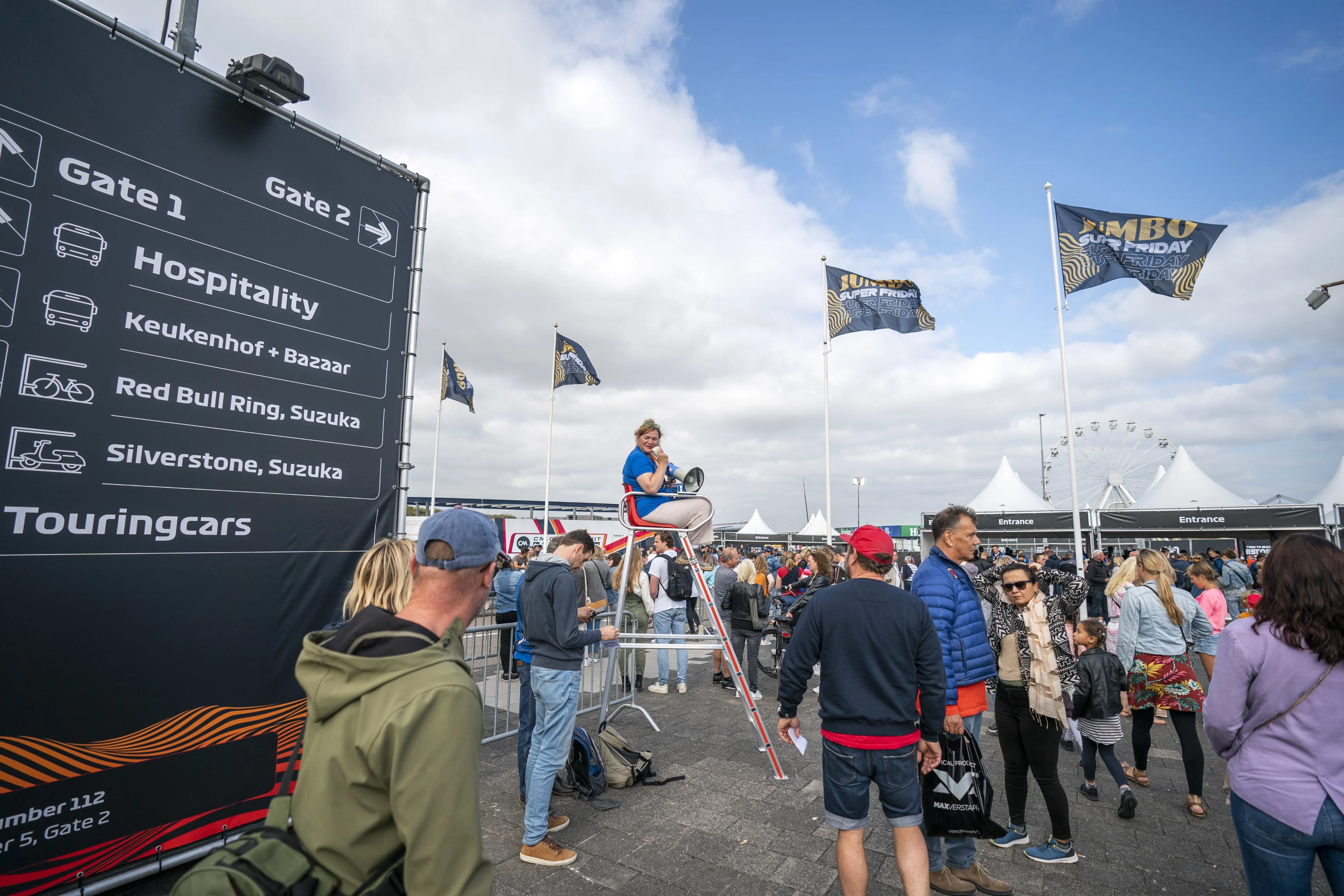 Stroom racefans naar Zandvoort komt op gang