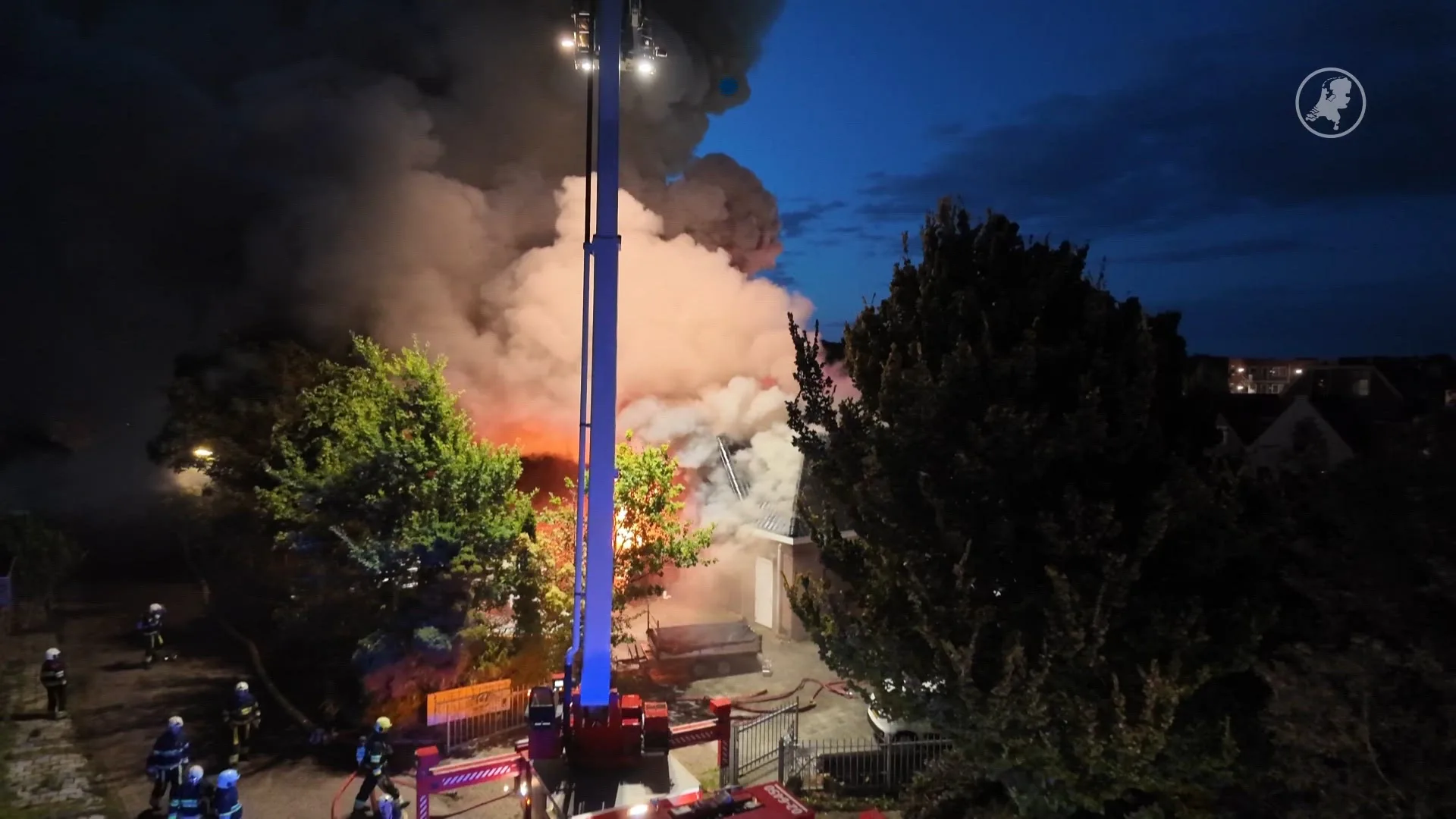 NL-Alert na grote brand in centrum Heerenveen