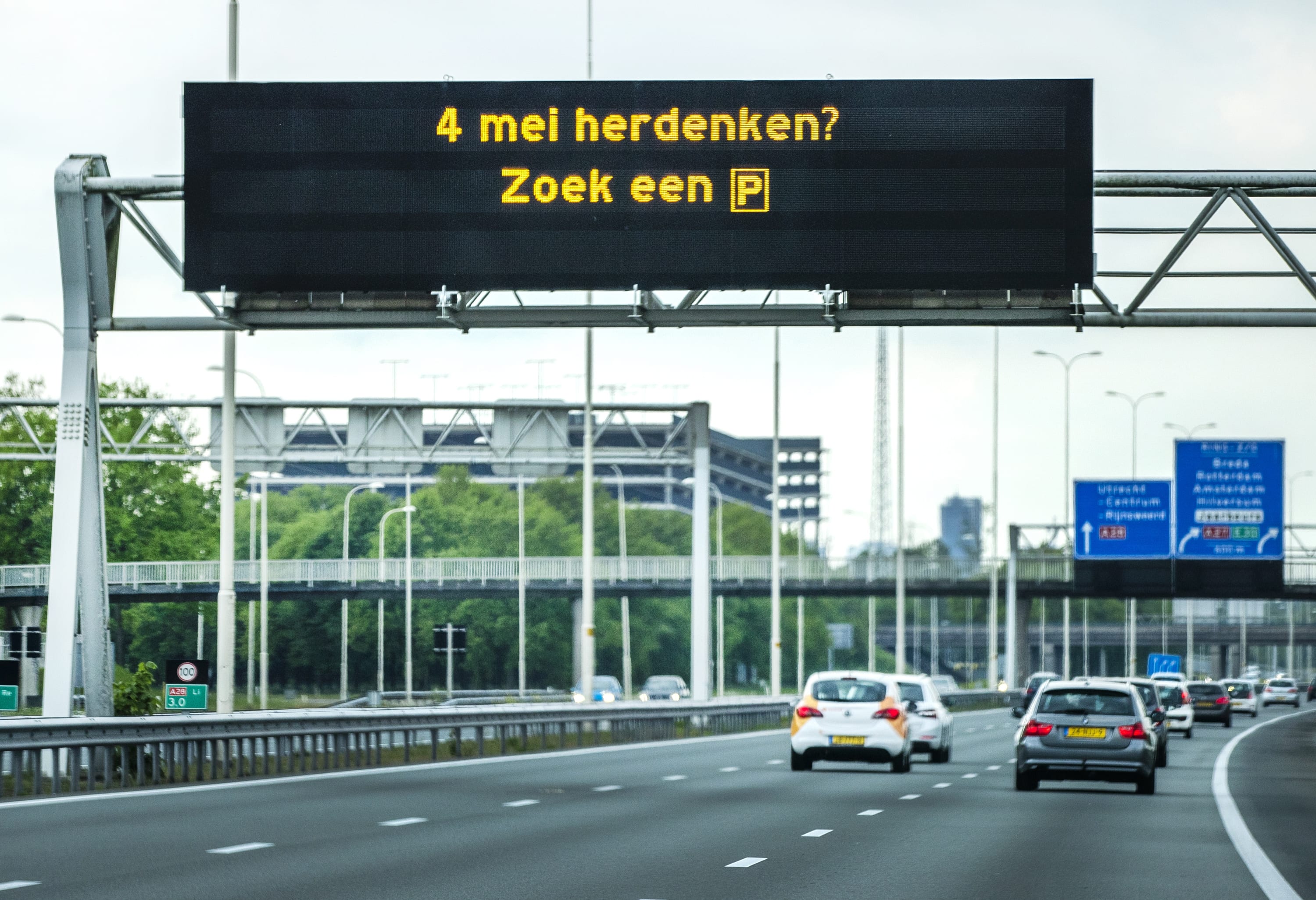 Twee minuten stilte op de vluchtstrook? Daar staat een flinke boete op