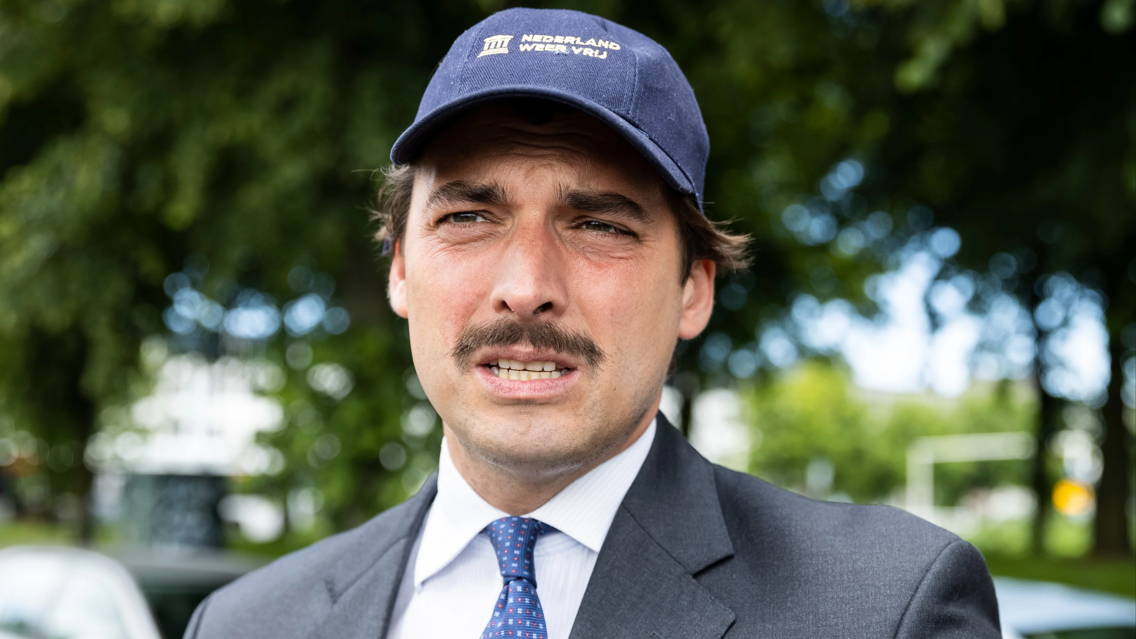 Boze boeren sturen 'populist' Thierry Baudet van podium