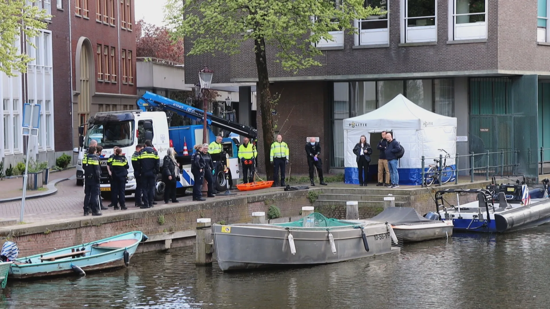 Lichaam uit water gehaald in centrum Amsterdam