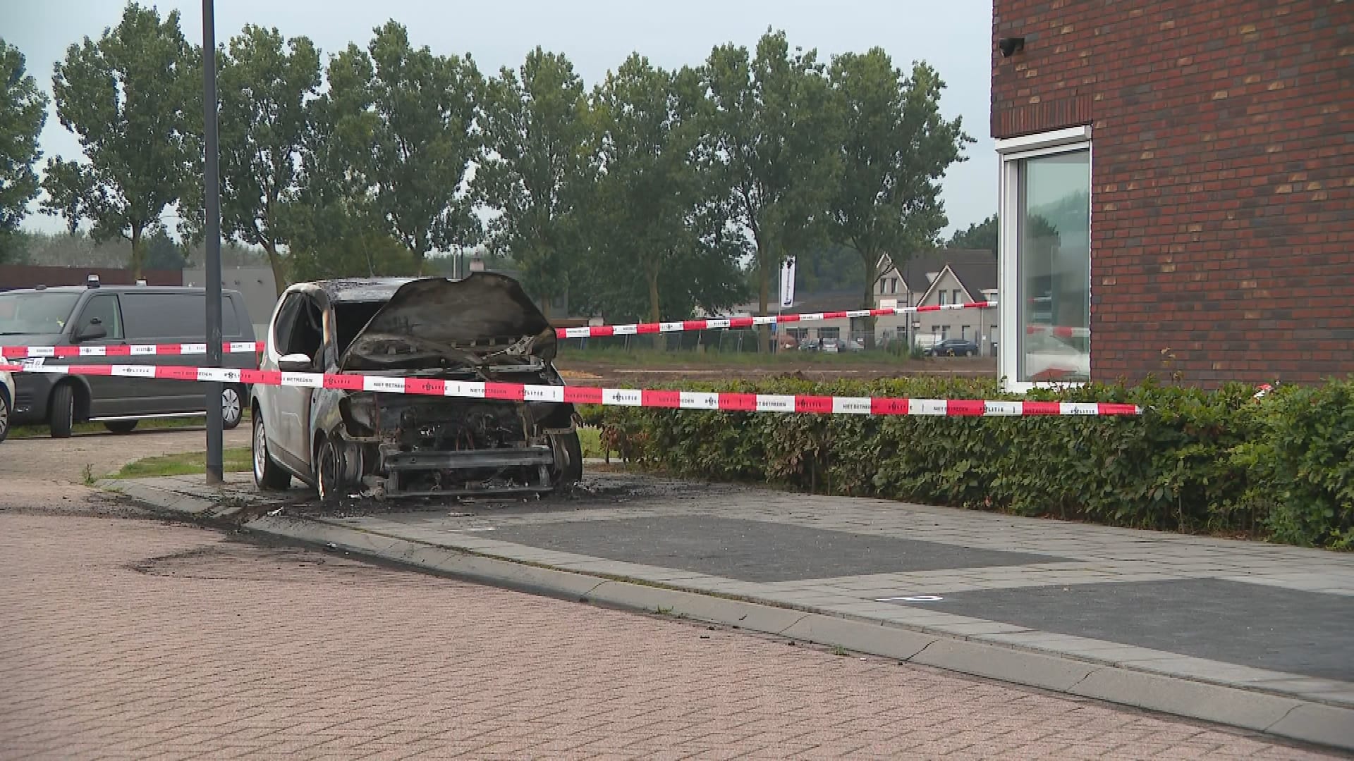 'Ex jonge moeder gooide molotovcocktails tegen huis en auto in Nuland'