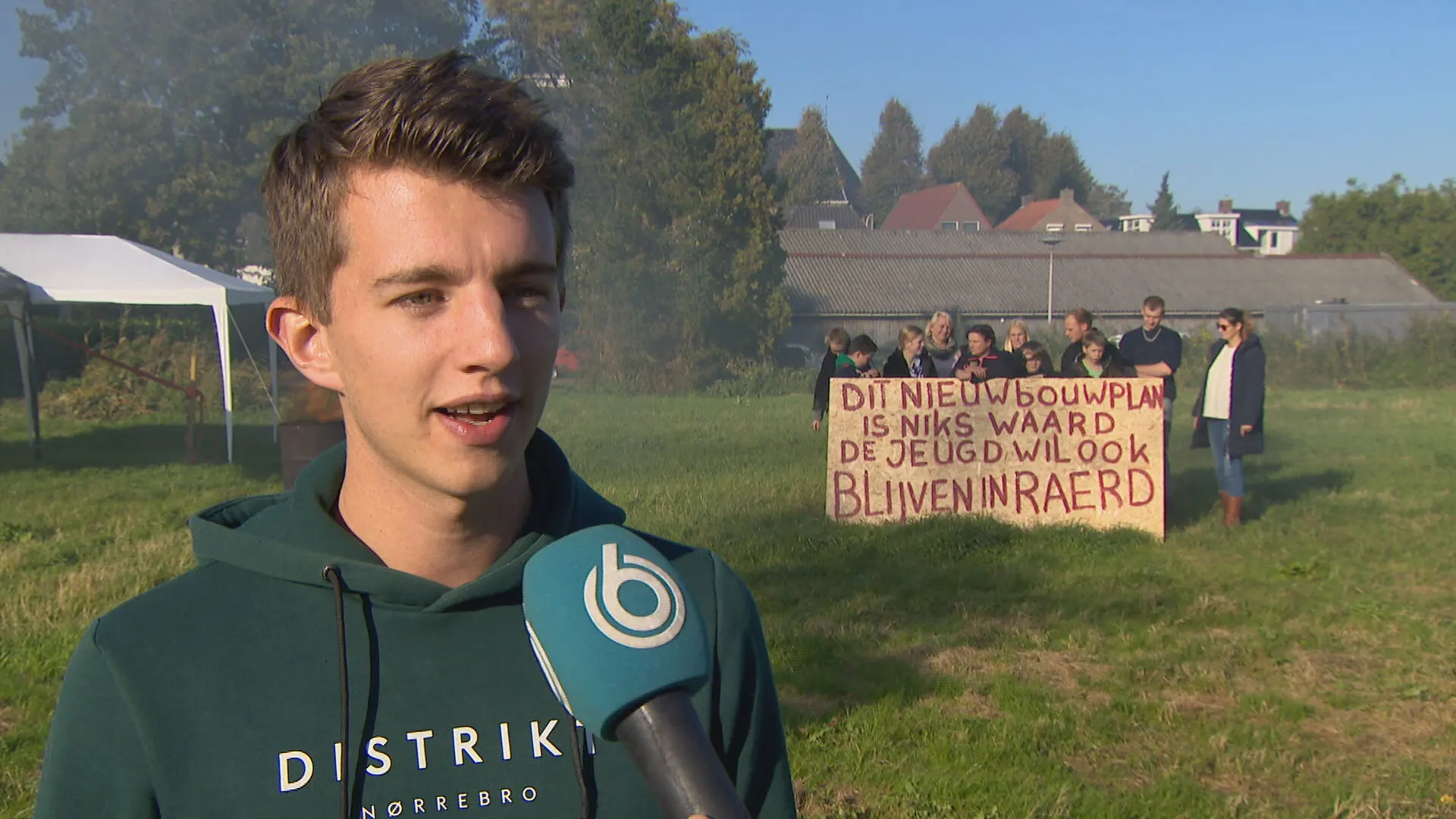 Protest tegen te dure nieuwbouwwoningen in Raerd: 'We voelen ons belazerd!'