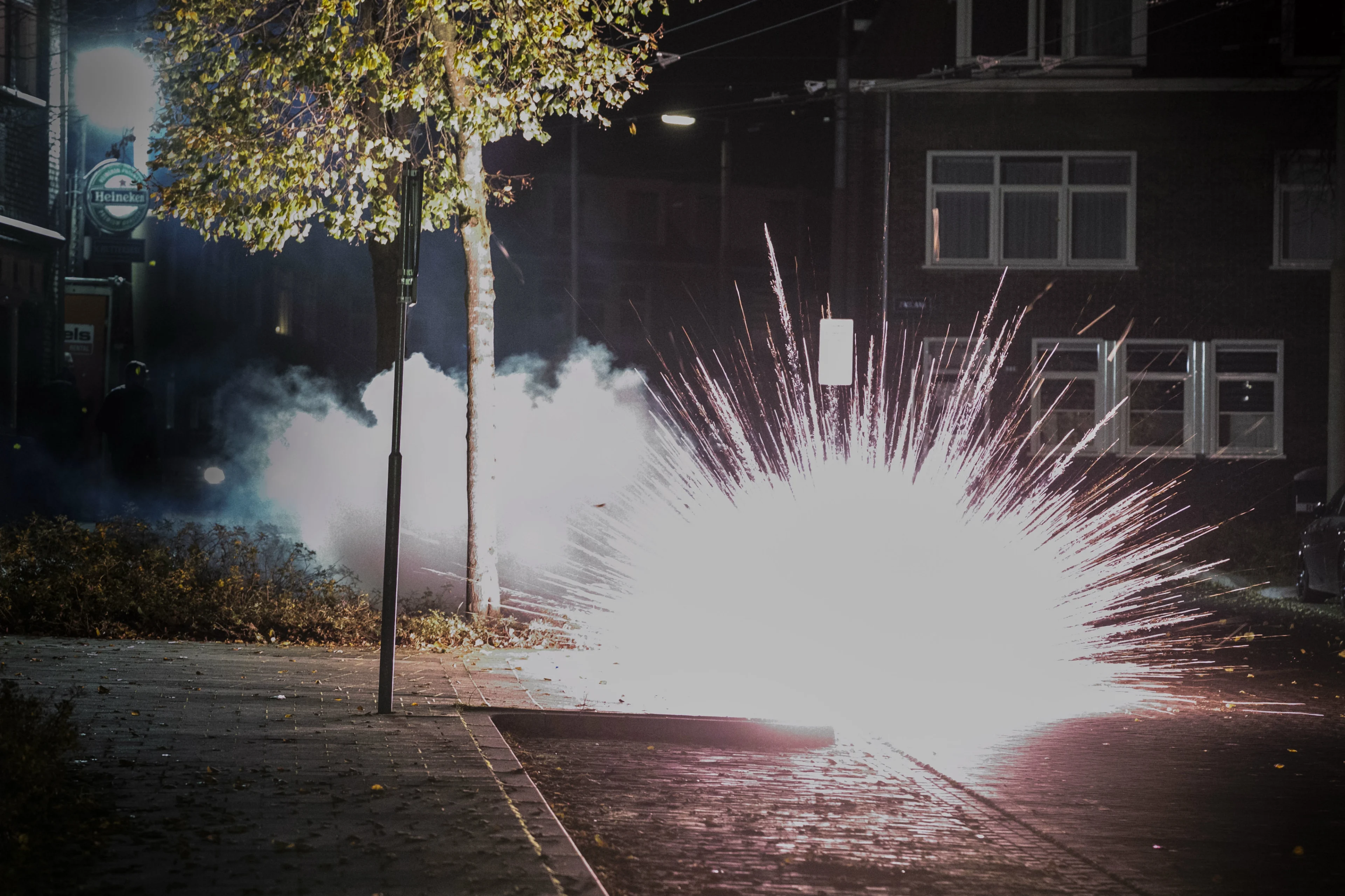 Burgemeester Marcouch wil raddraaiers Geitenkamp uit huis zetten: 'We gaan dit niet accepteren'