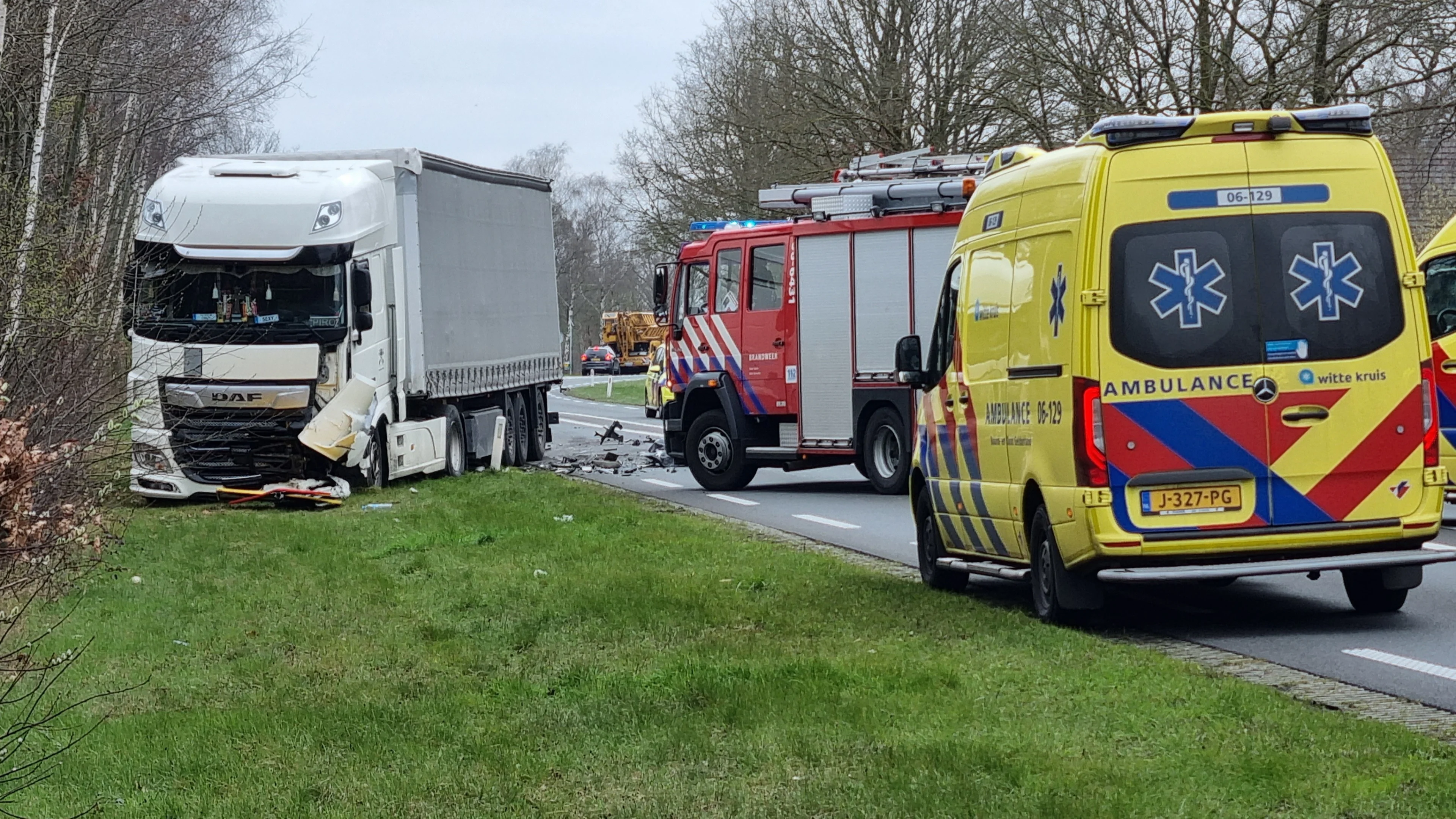 Dode door ongeval met vrachtwagen en personenauto bij Lievelde