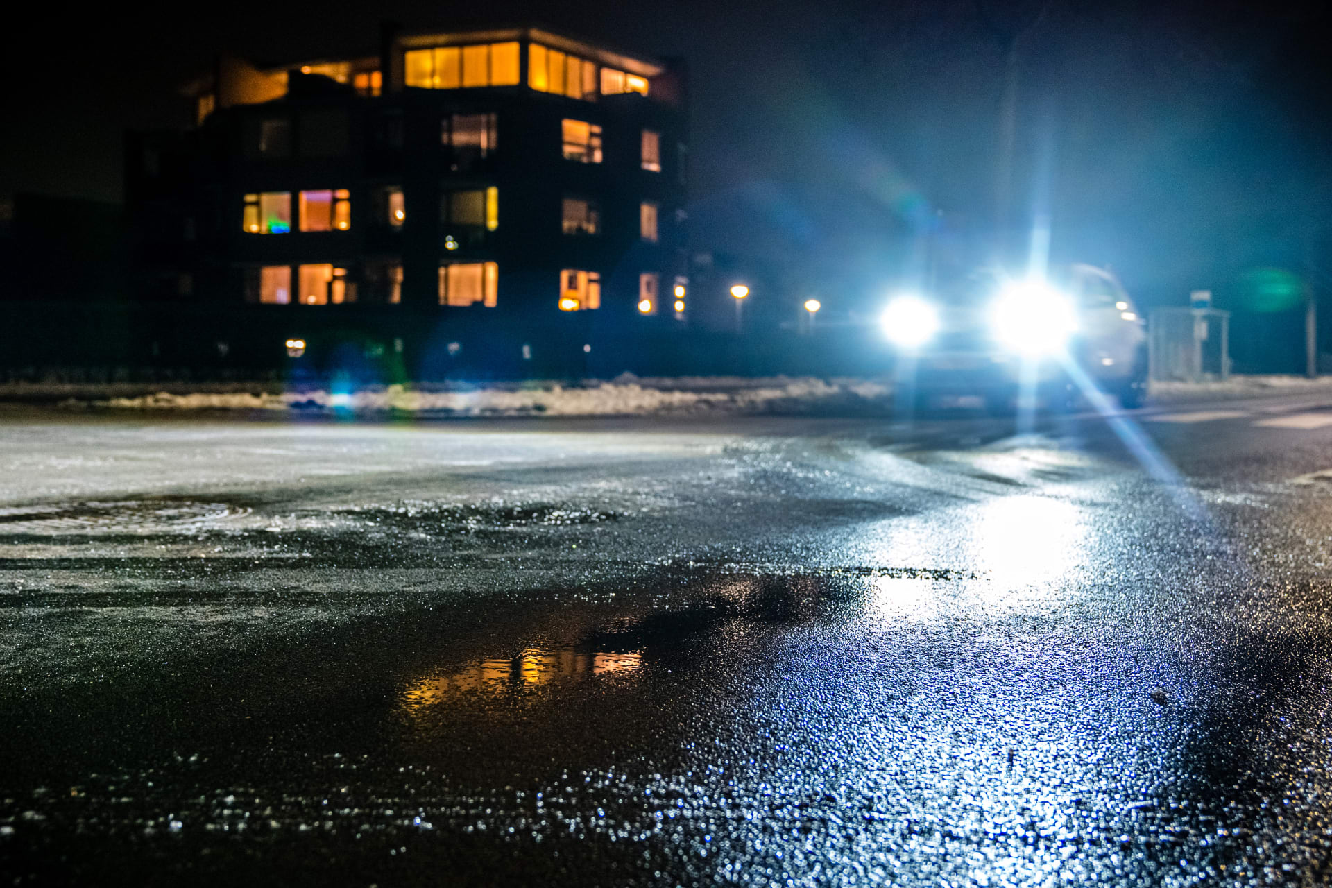Strooiwagens weer de weg op: code geel om gladheid, ook kans op ijzel