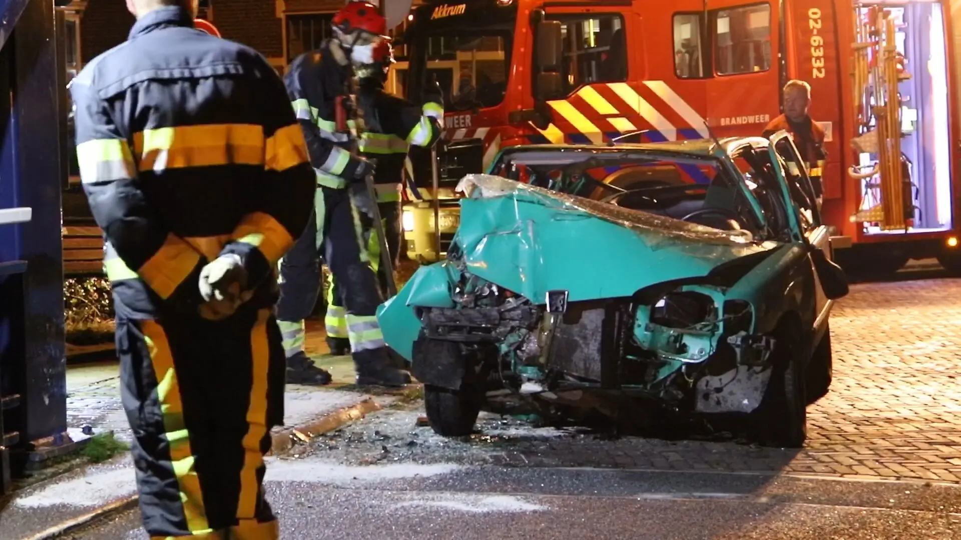 Vier minderjarige jongeren raken gewond bij ernstig ongeluk in Terherne