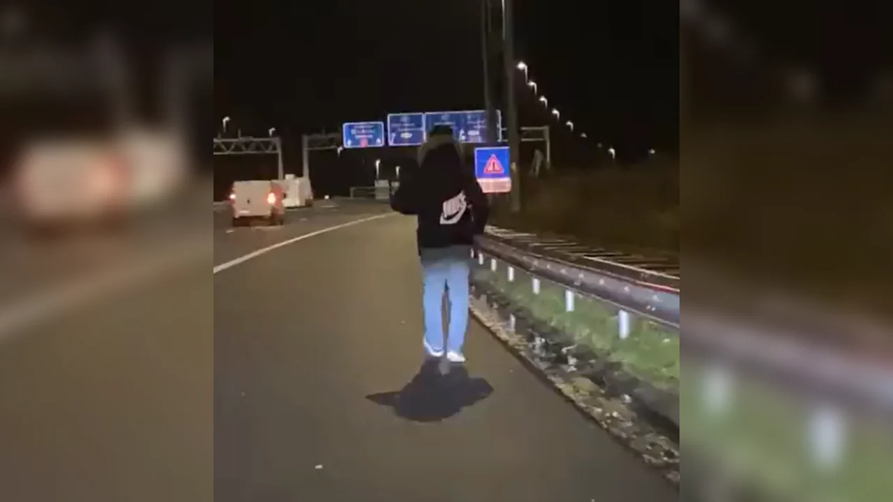 Navigatie stuurt nietsvermoedende wandelaar over de snelweg naar Utrecht