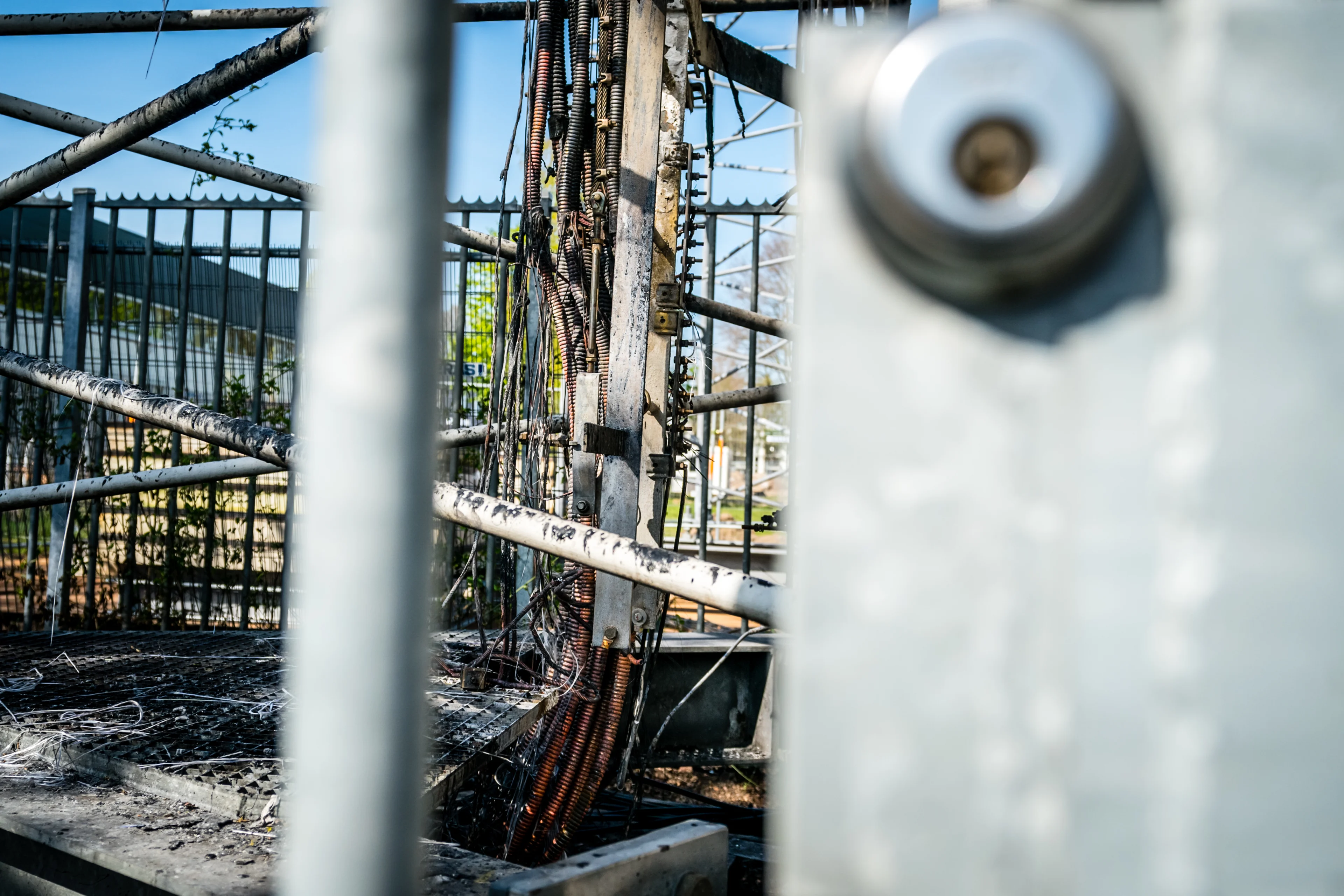 Opnieuw zendmasten doelwit van brandstichting, nu twee in Amsterdam