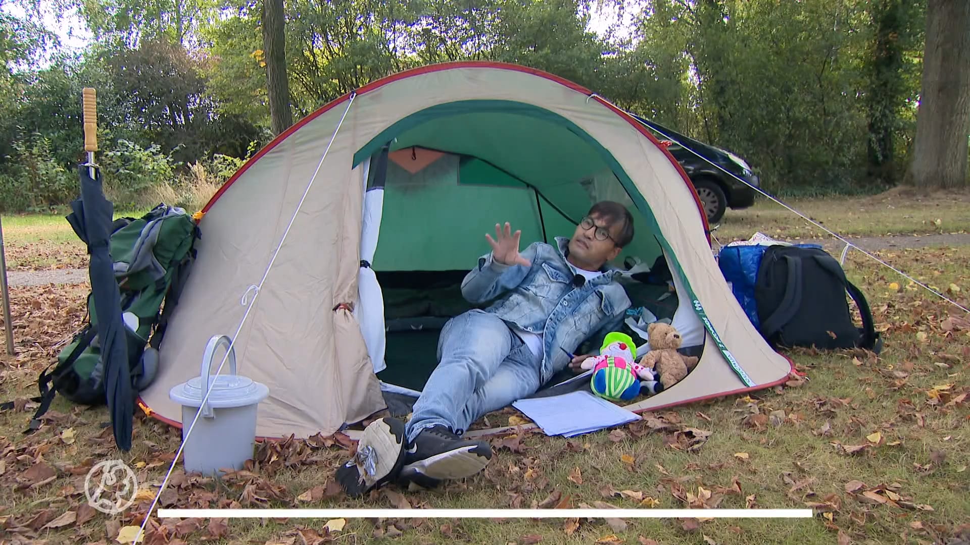 Henri slaapt voor kantoor Jehova's uit protest tegen 'sociale doodverklaring'