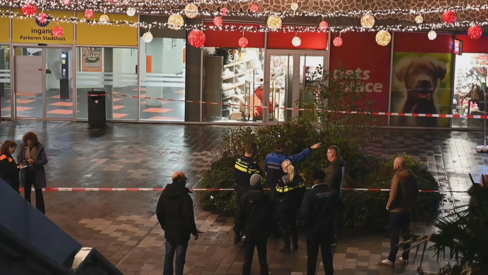 Winkels en parkeergarage Nieuwegein dicht om scheuren in plafond