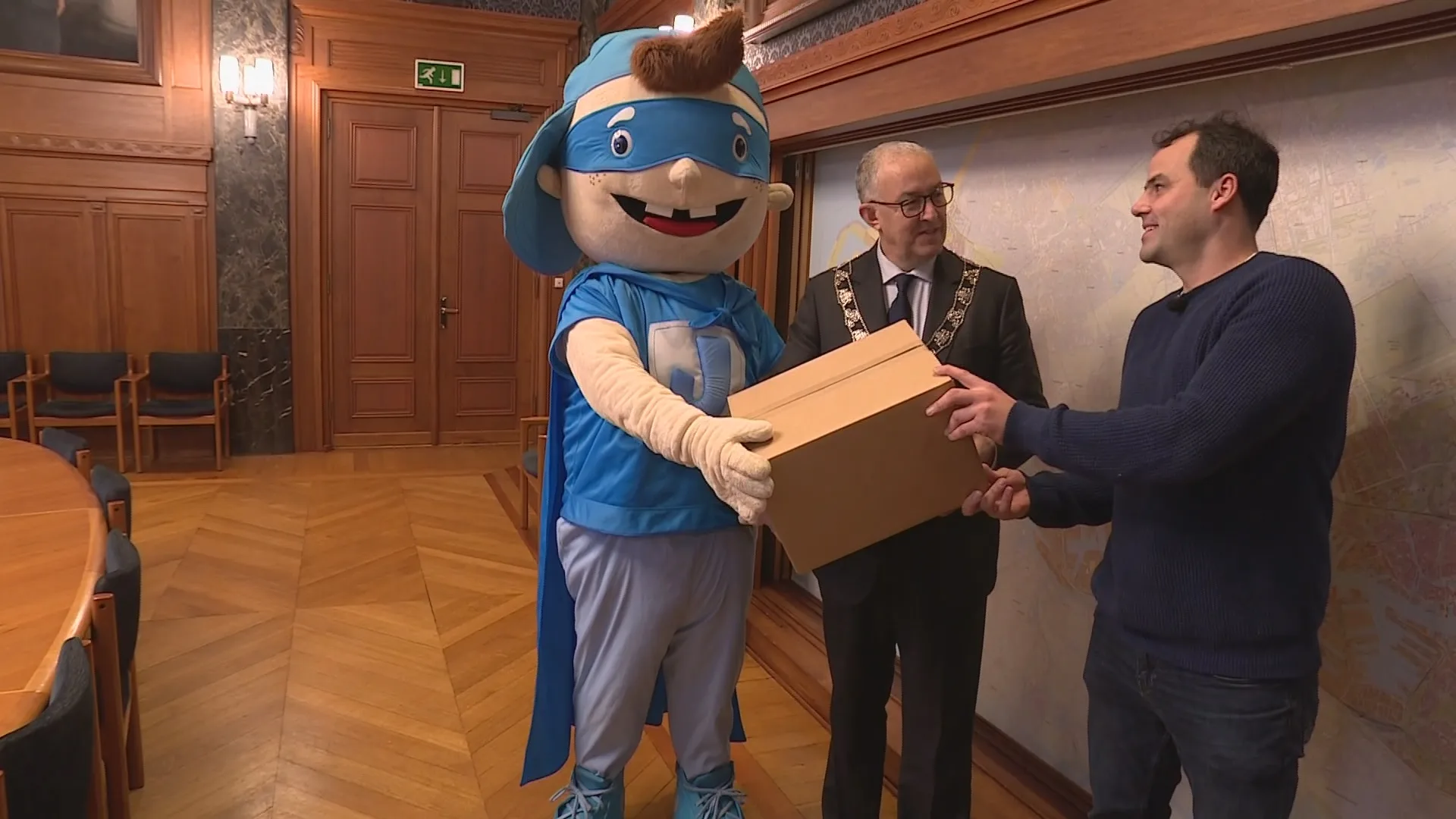 Jarige Job deelt 500.000e verjaardagsbox uit: 'Maar het liefst houden we op te bestaan' 