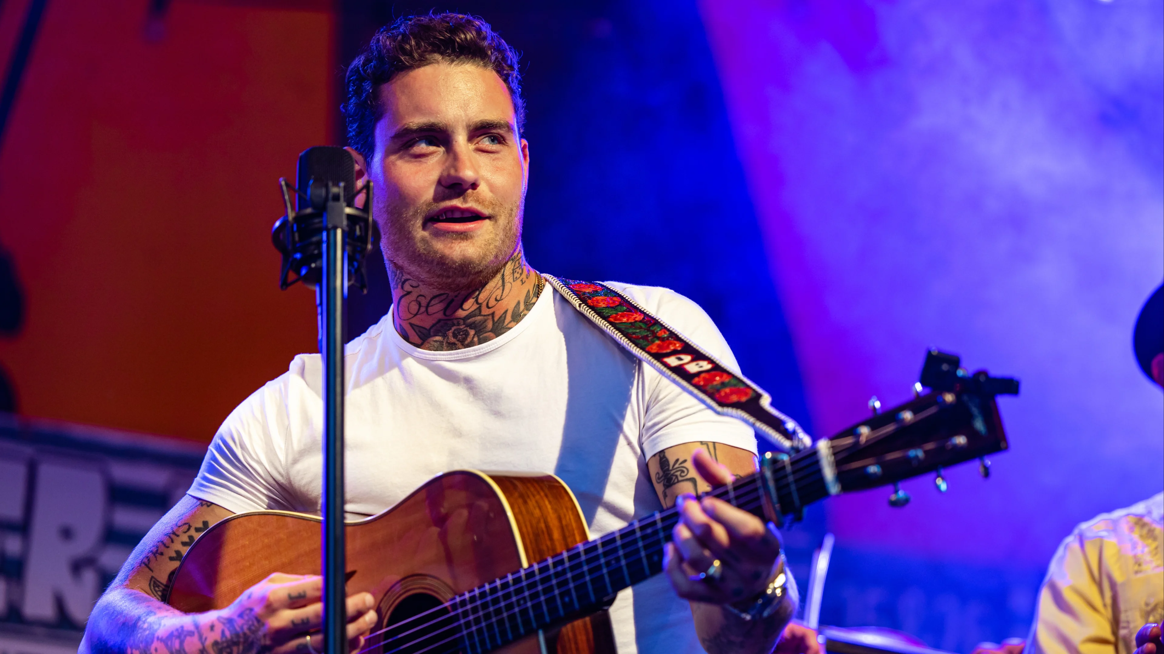 Man (38) uit Amsterdam aangehouden voor bedreigen Douwe Bob