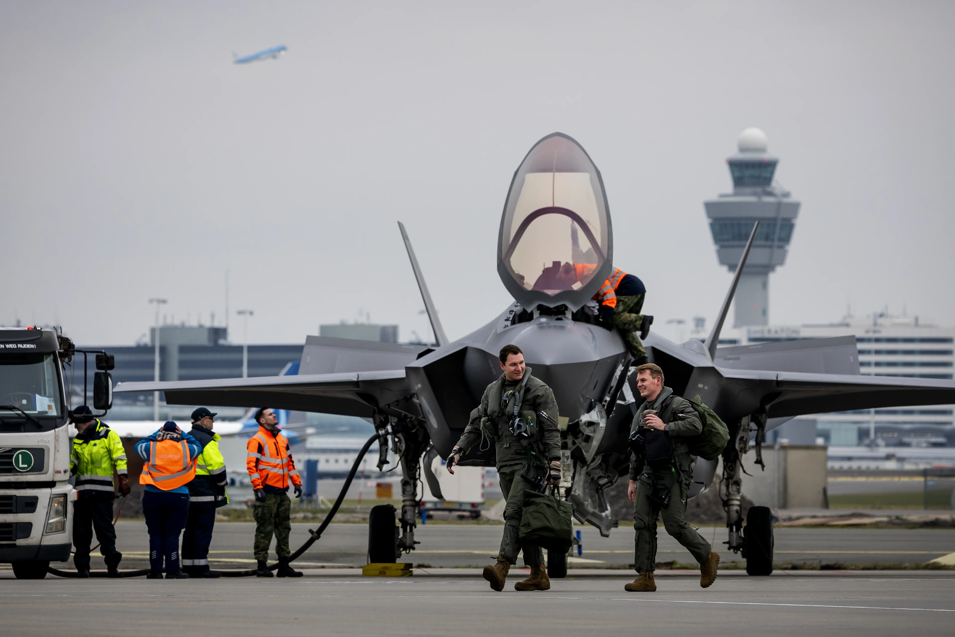 F-35’s oefenen oorlogsscenario’s op Schiphol: 'Ongelofelijk lawaai'