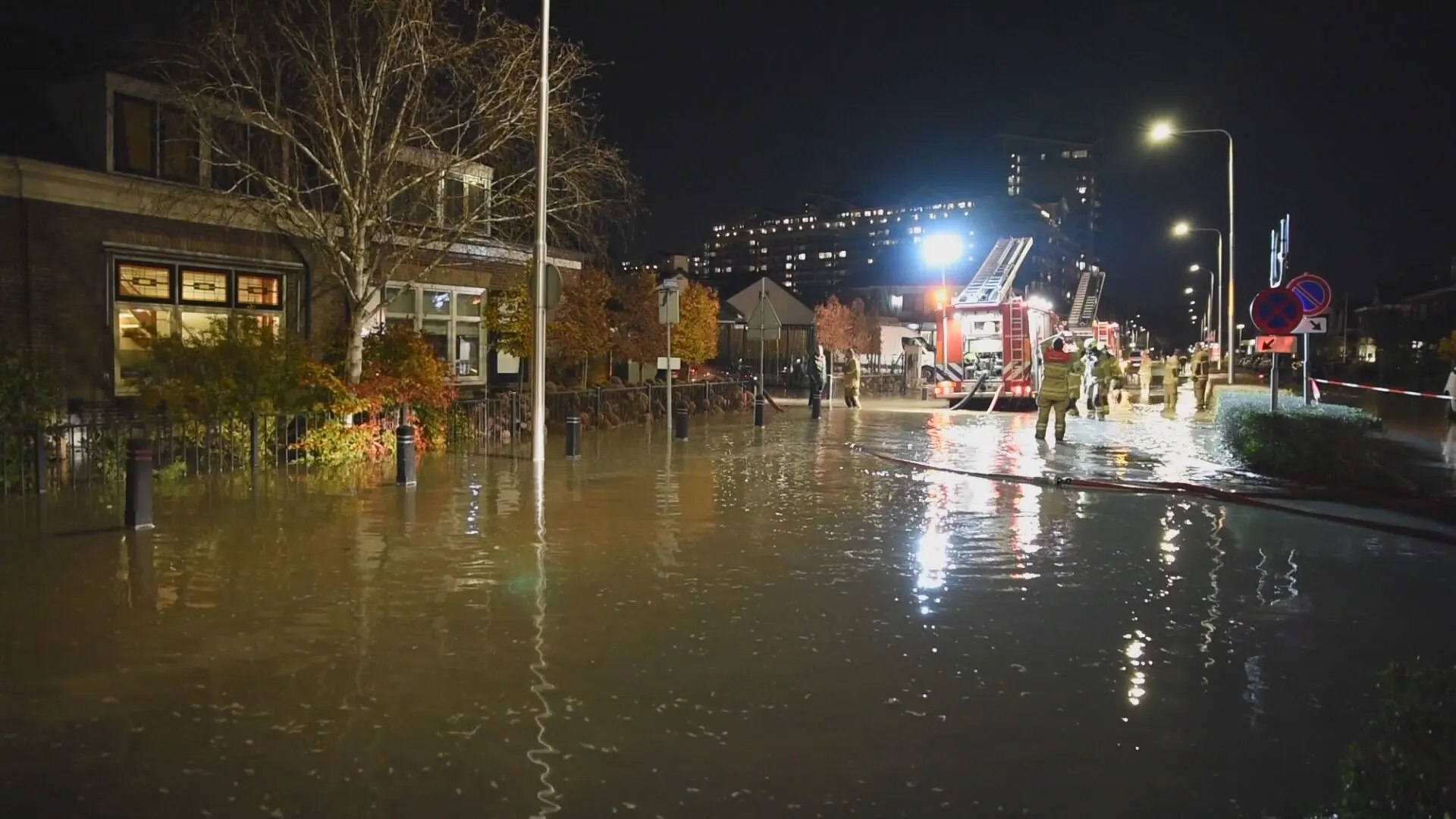 Eén groot waterballet in de straten van Zwijndrecht en Hendrik-Ido-Ambacht