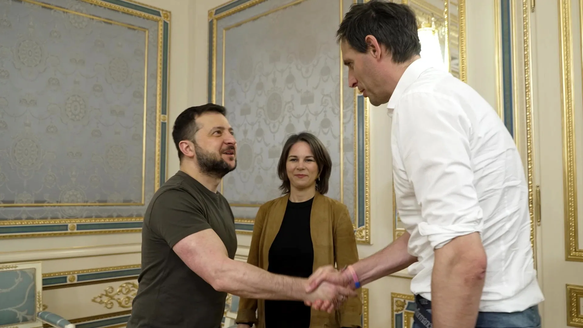 Minister Hoekstra moest in Kiev even schuilkelder in wegens luchtalarm