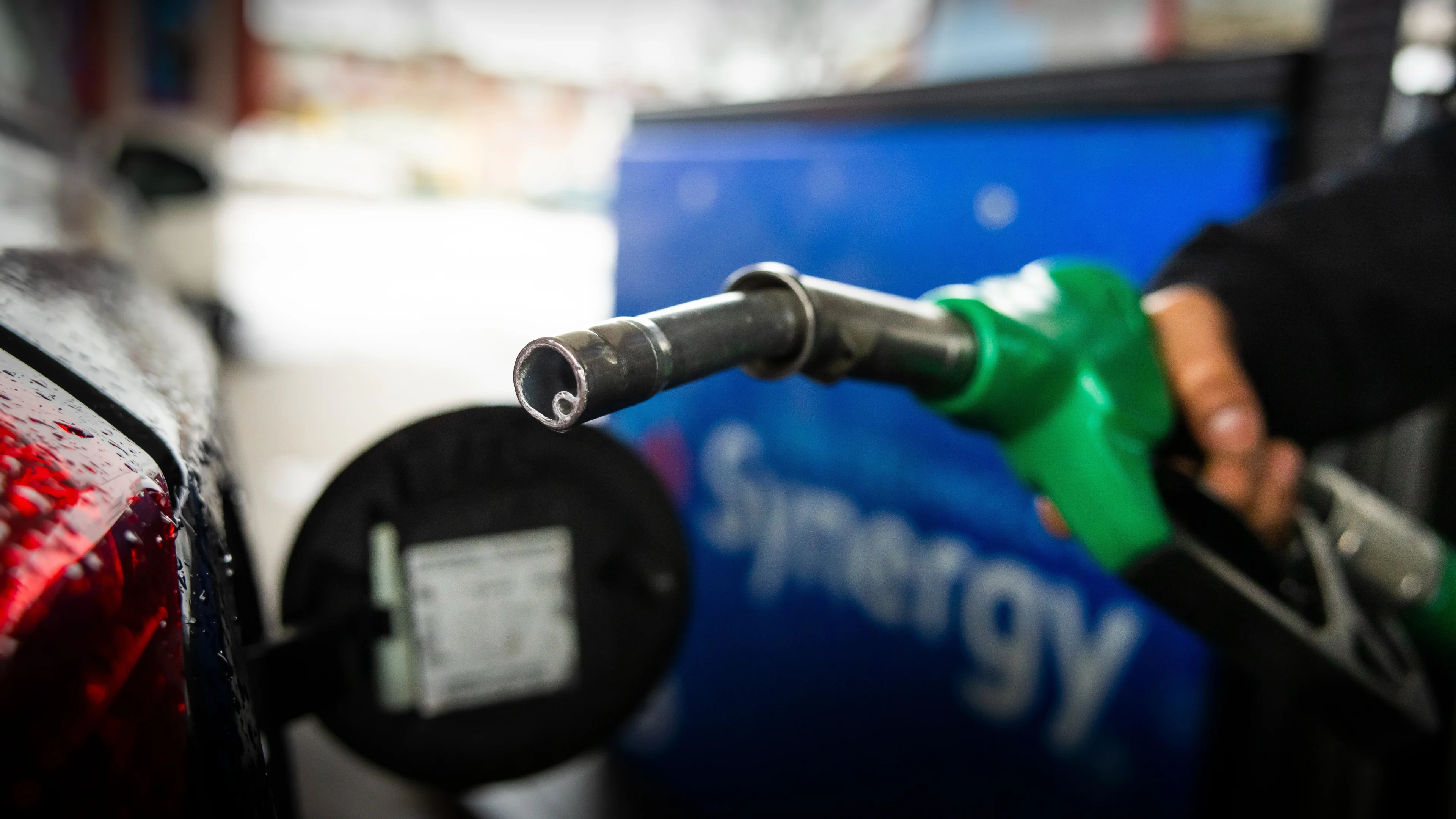 Benzineprijs is door waarde Amerikaanse dollar weer aan stijging begonnen