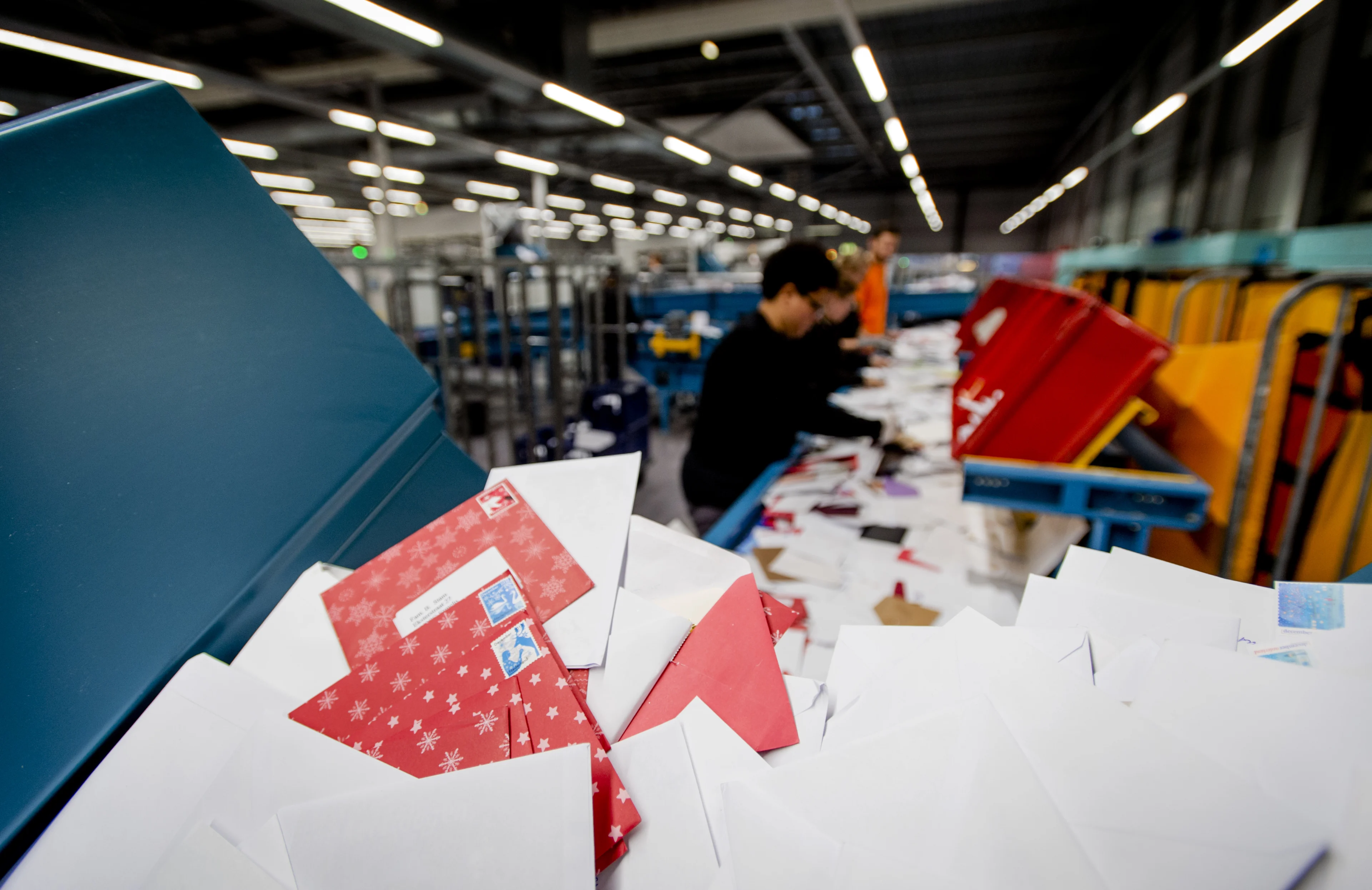 Drama treft familie overleden Arie: rouwkaarten kwijt in sorteercentrum PostNL