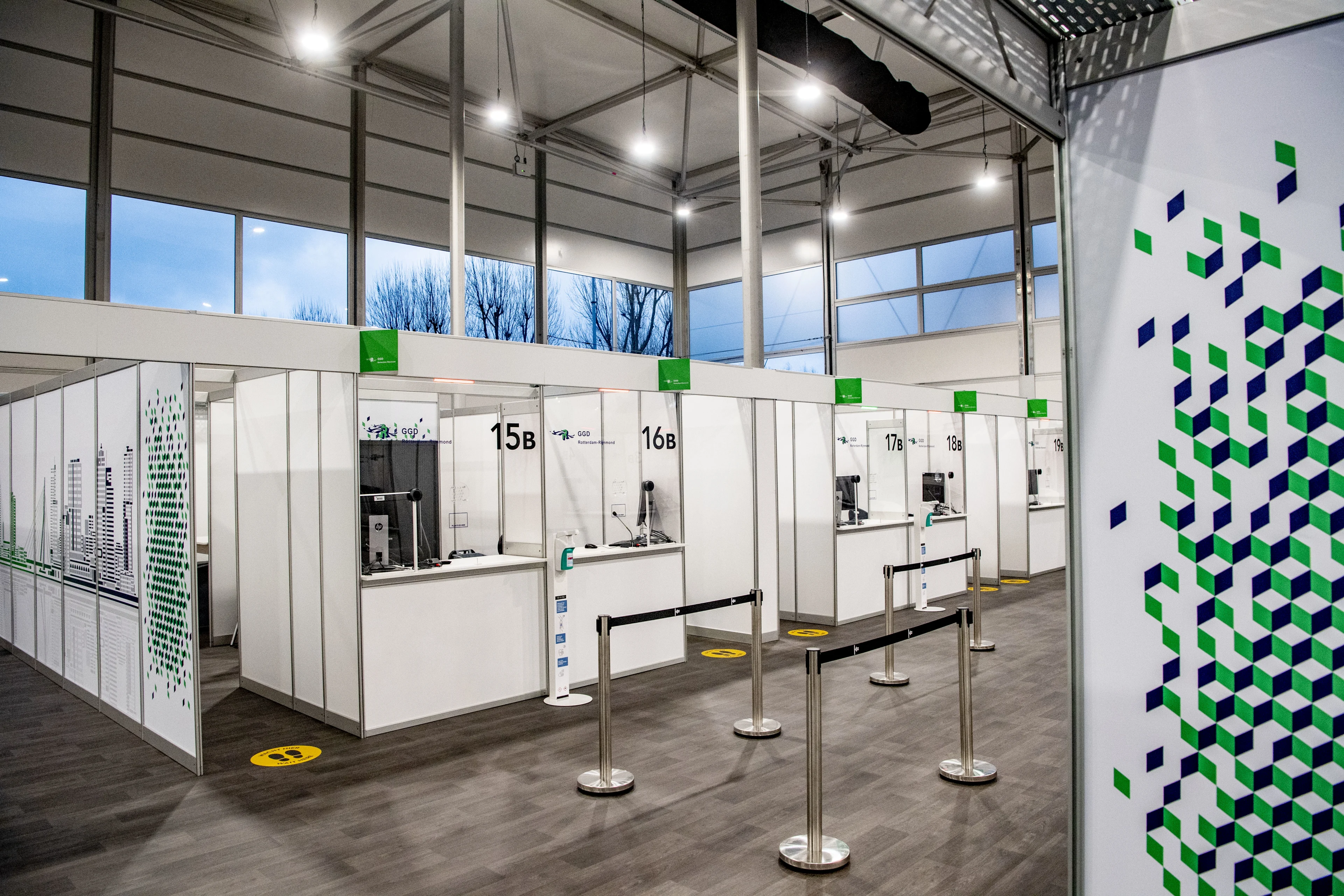 Uitnodigingen op de mat, ziekenhuizen staan paraat en het callcenter is open: iedereen is klaar om te vaccineren