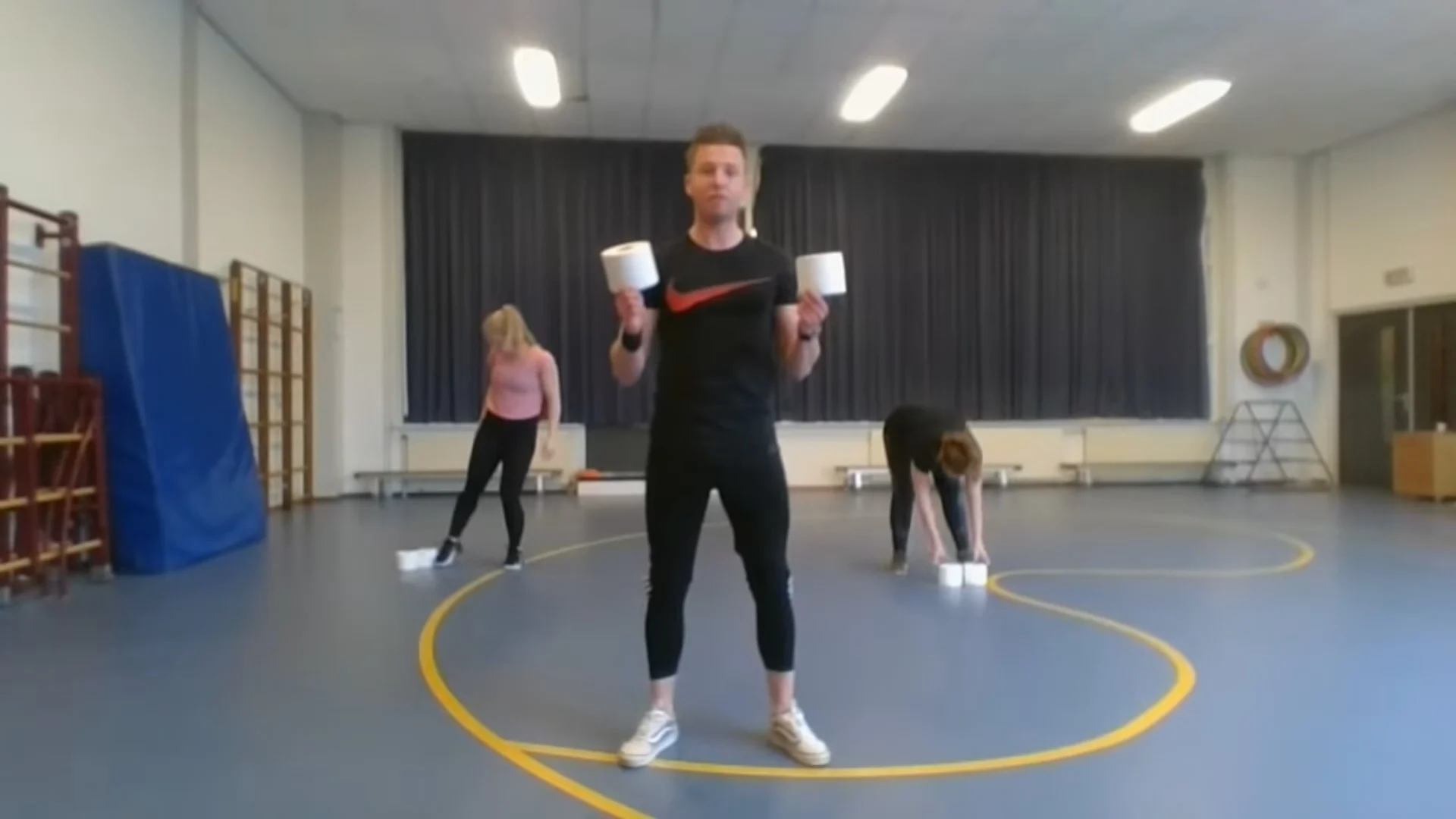 Virtueel naar school: Juf Lieke houdt online de hele klas stil