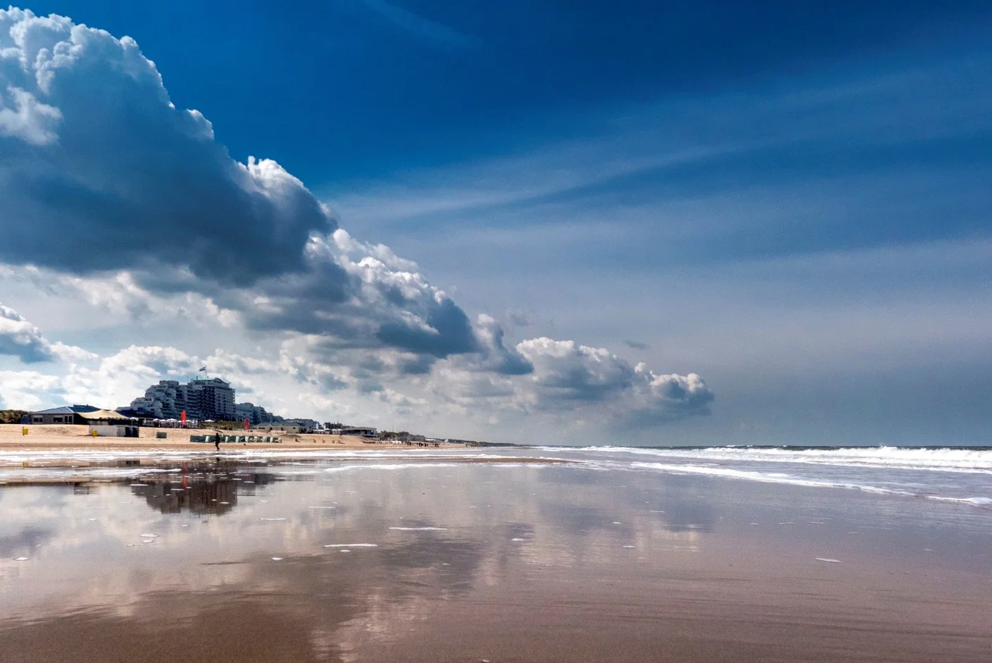 Wisselvallig zomerweer houdt aan maar temperatuur krabbelt op