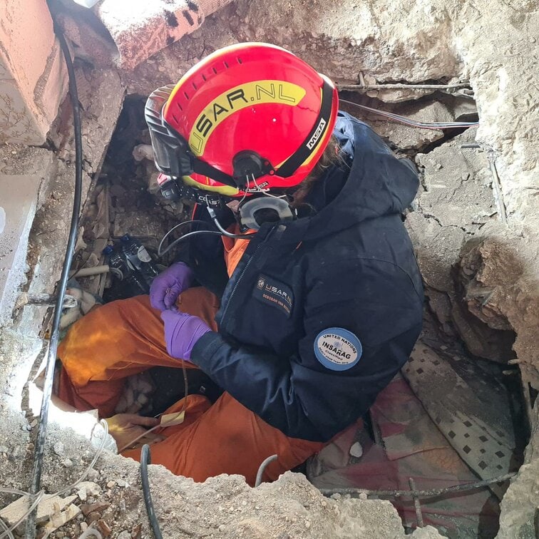 Nederlandse reddingswerkers zoeken voor de laatste keer naar overlevenden in Turkije