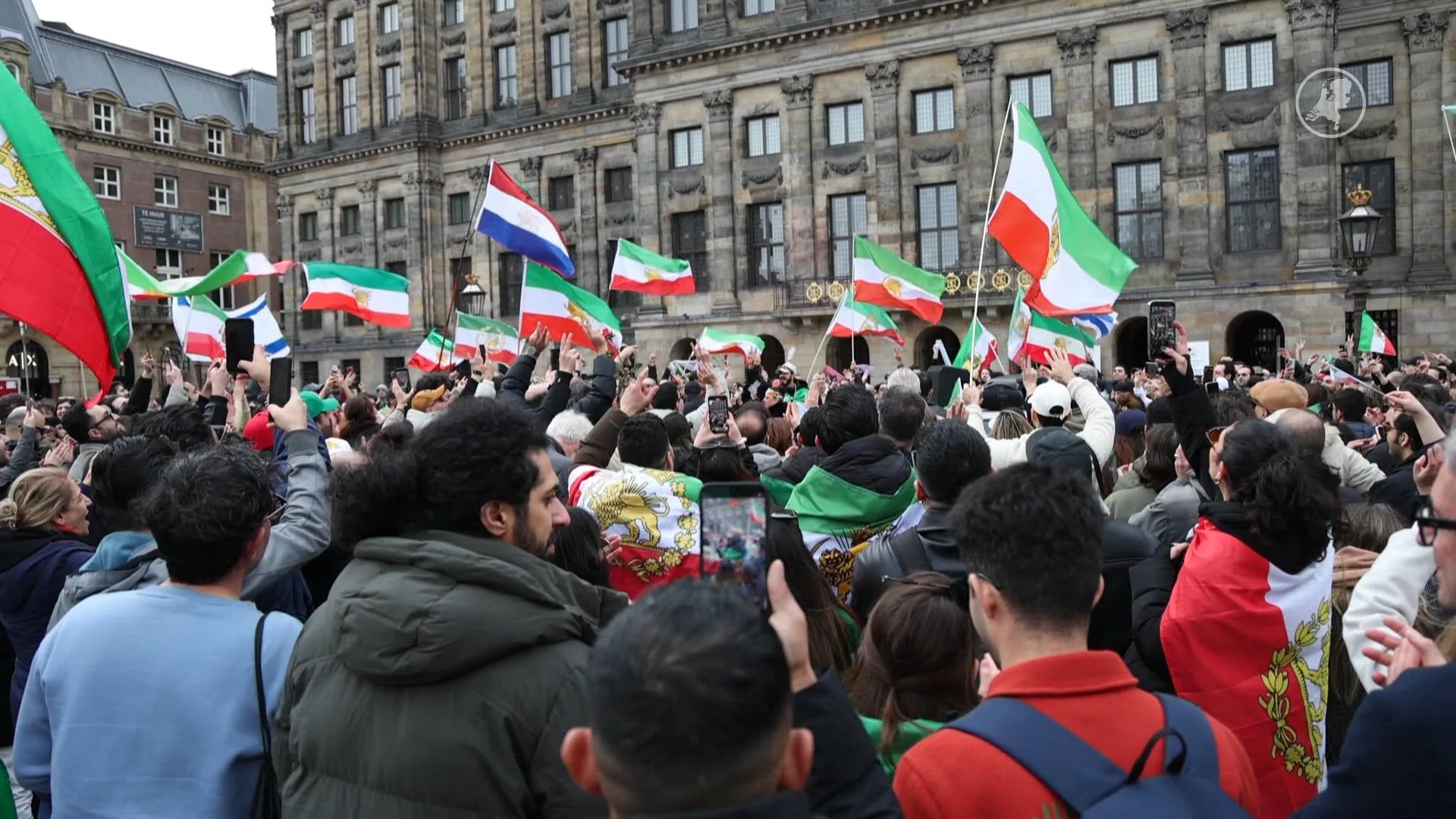 Feest op de Dam in Amsterdam voor Iran