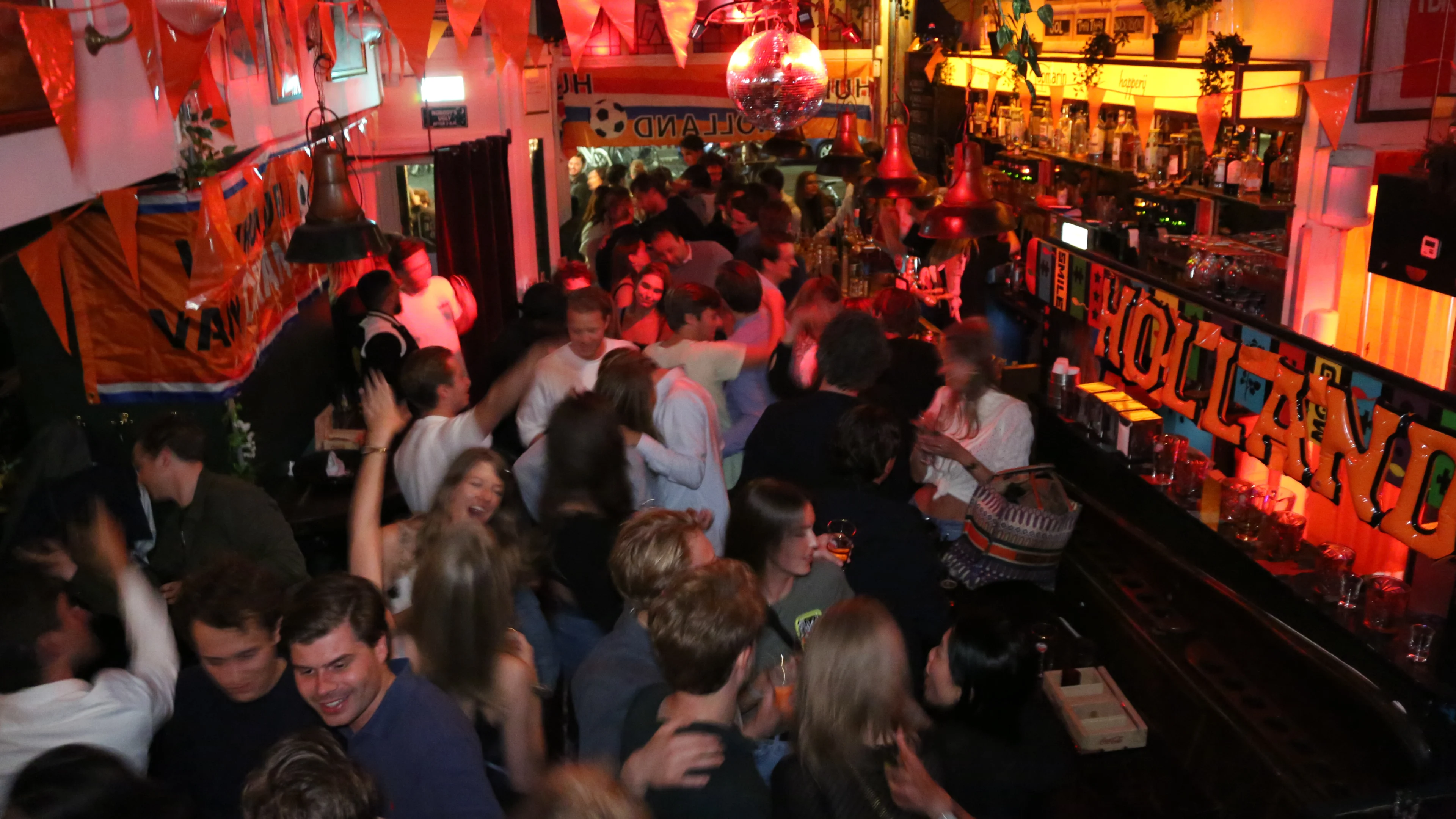 Horeca blijkt broeinest van coronabesmettingen, maar niet het belangrijkste