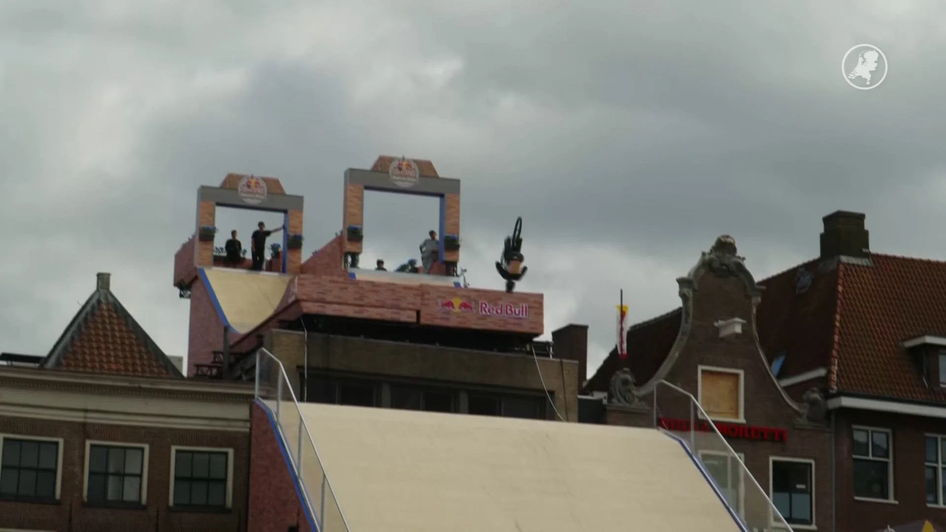 Mountainbikers vliegen over Groningen bij slopestyle spektakel