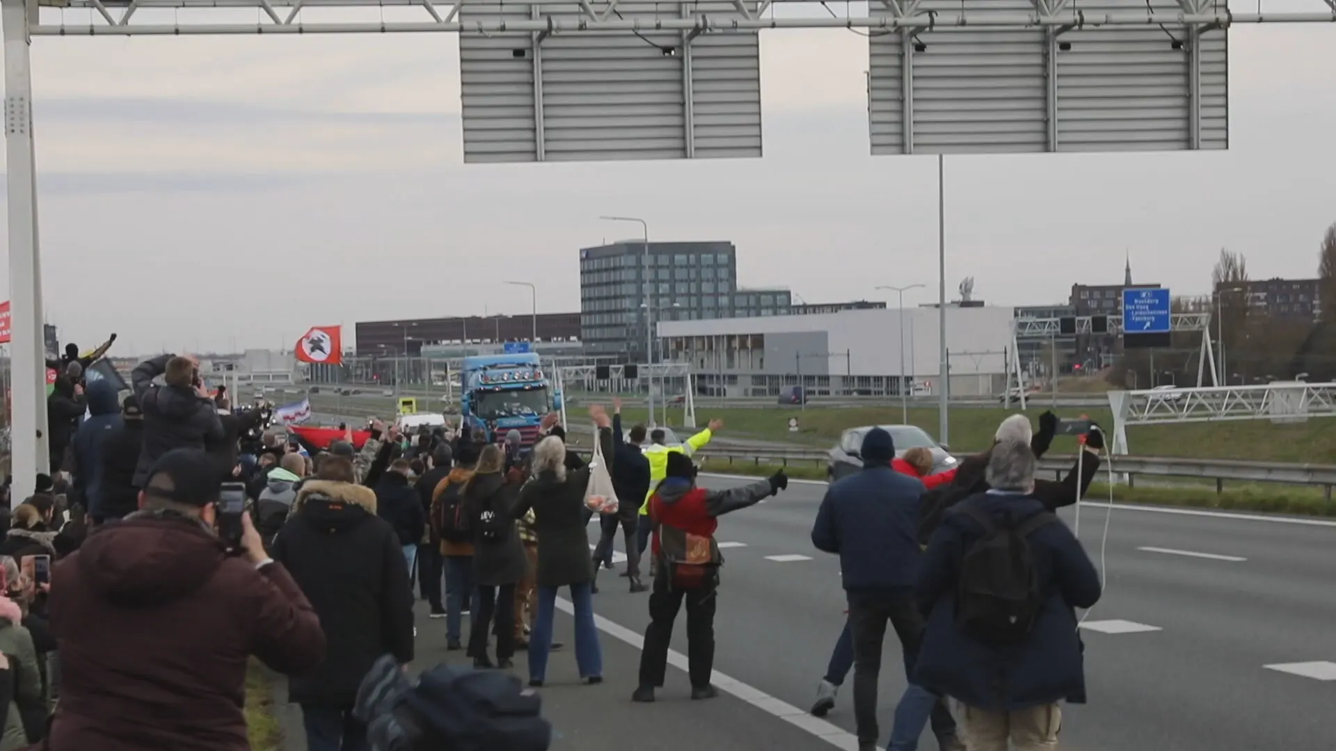 Demonstranten rennen snelweg A12 op na truckersprotest
