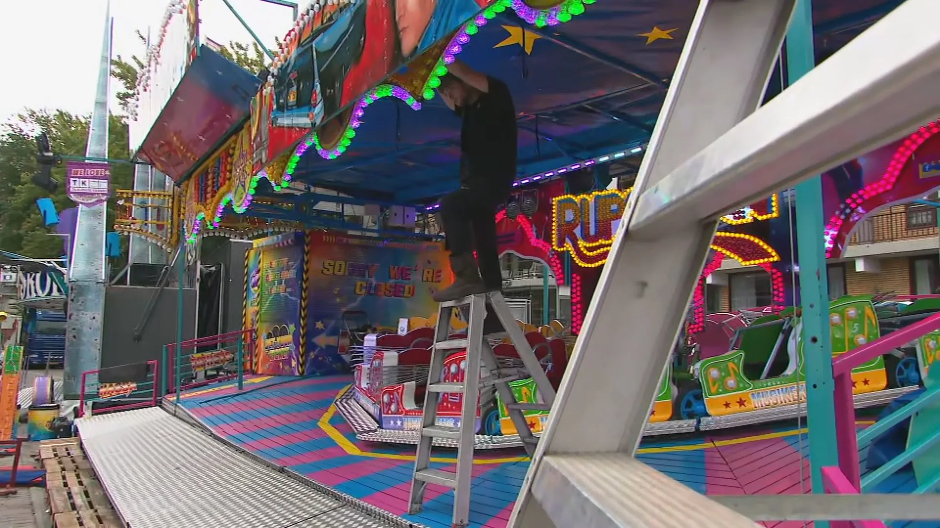 ZIEN: Megaoperatie, zo wordt de kermis van Tilburg afgebouwd