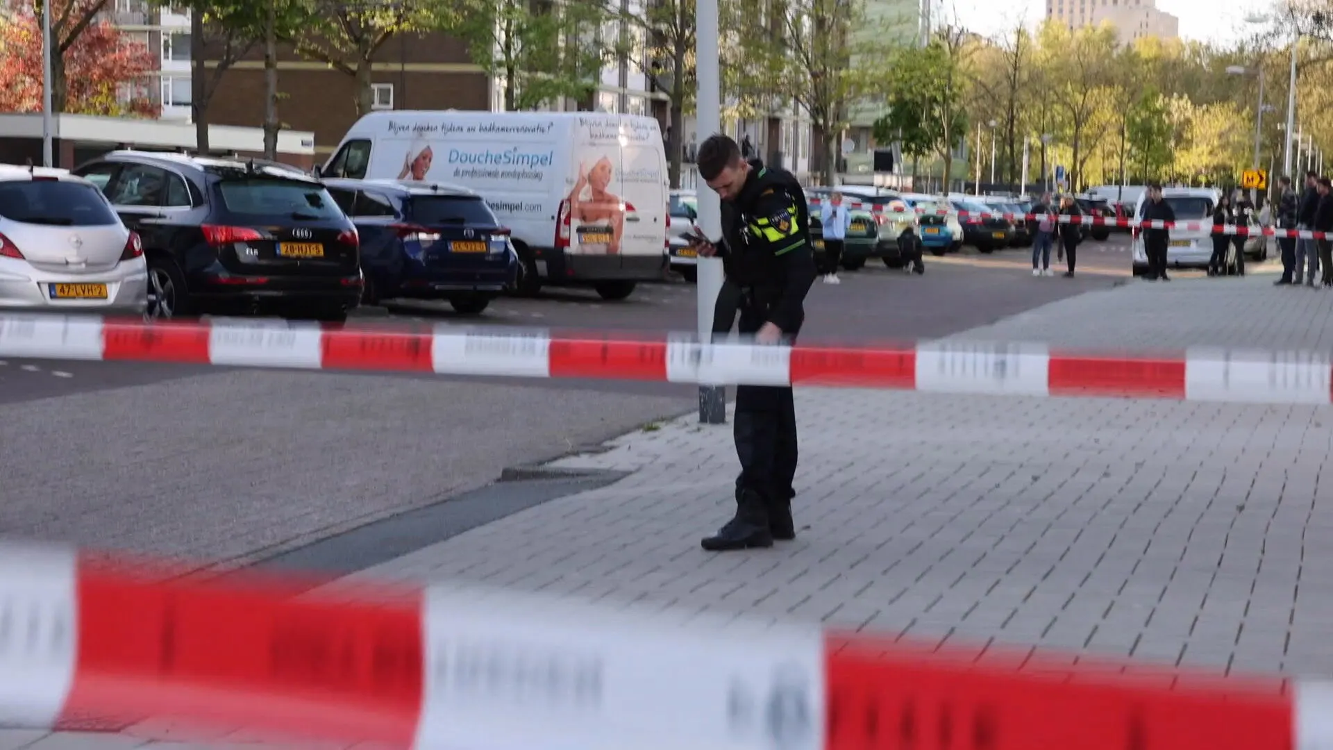 Automobiliste (27) sterft nadat haar auto in Amsterdam werd beschoten